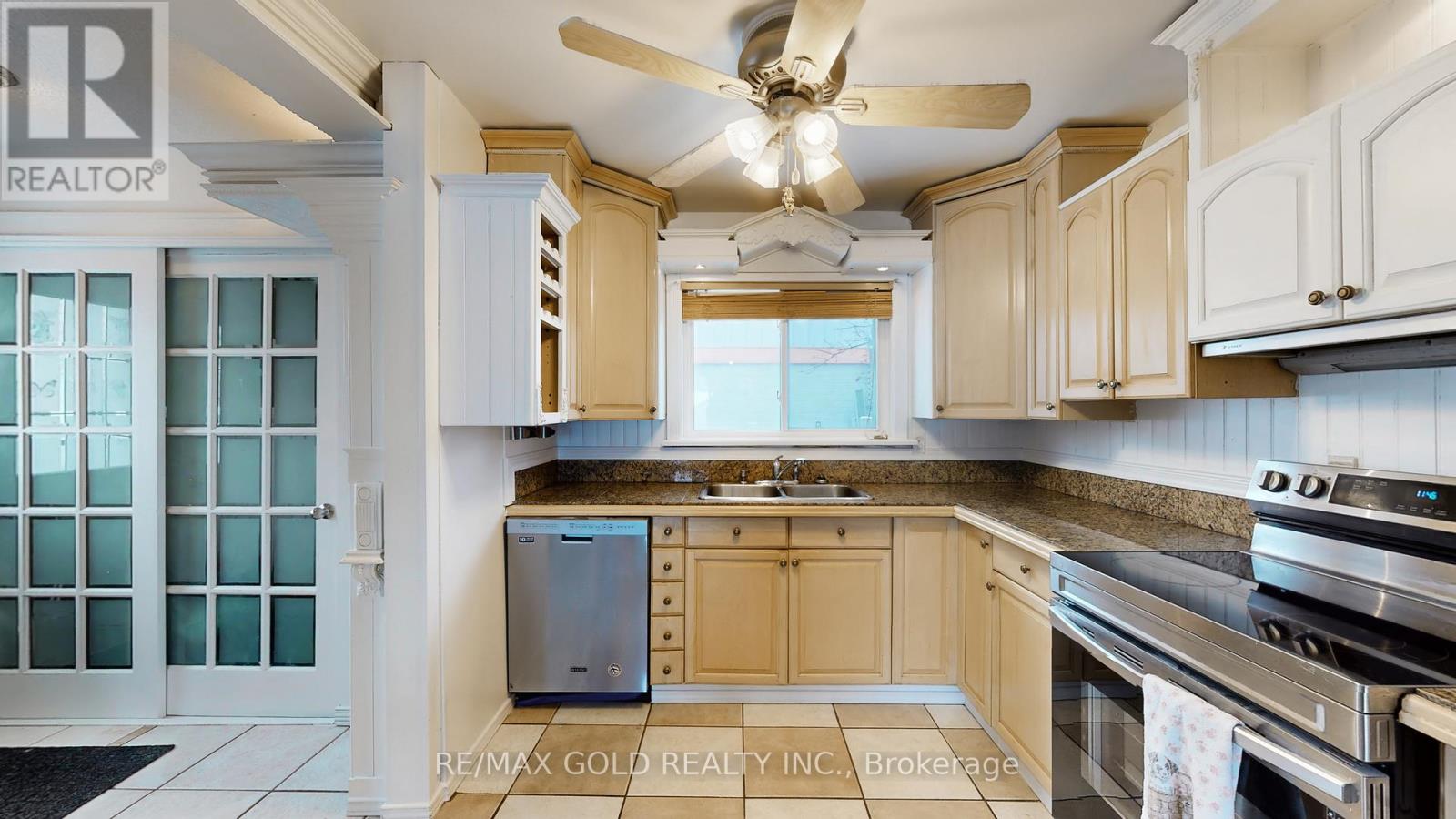 3 Hemlark Court, Brampton, Ontario  L6S 2B7 - Photo 5 - W12667948