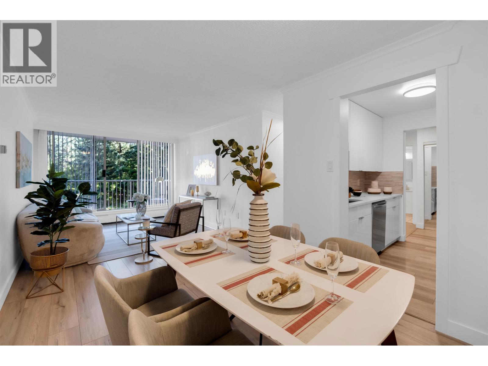 807 2004 FULLERTON AVENUE, North Vancouver, British Columbia