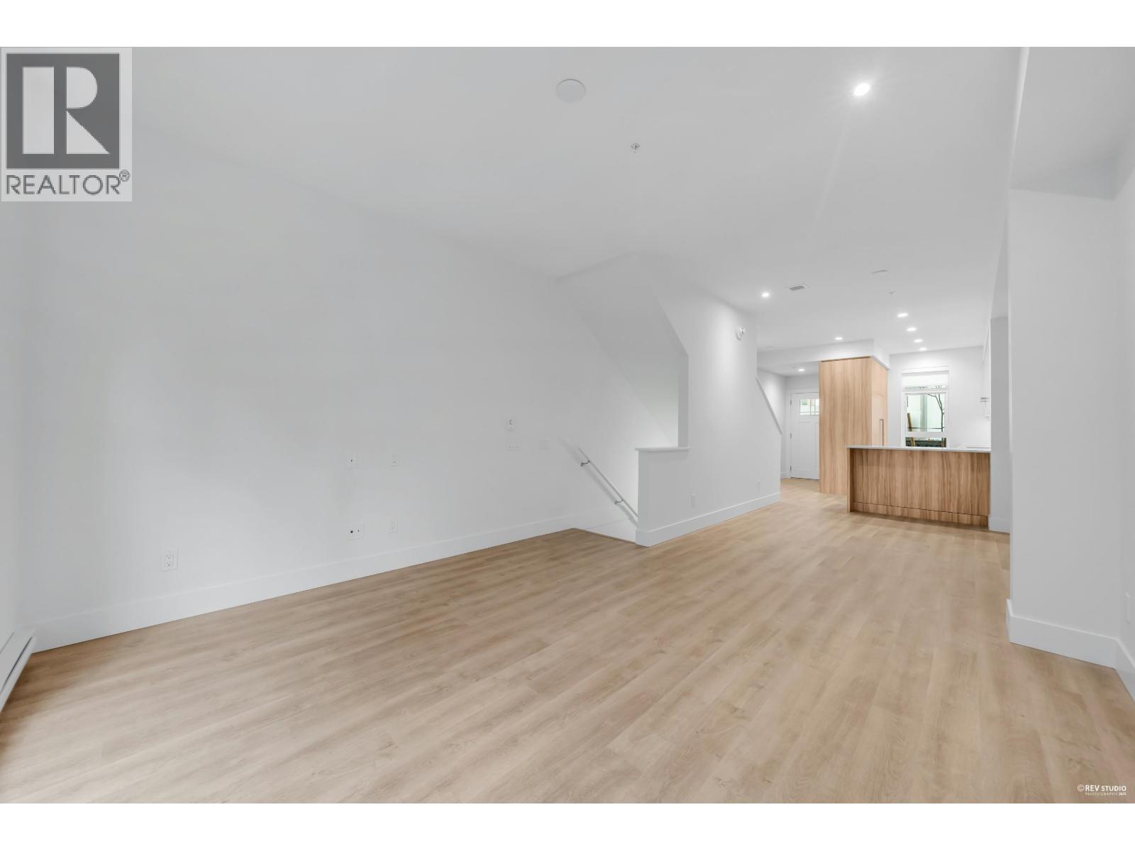 105 2320 Emery Court, North Vancouver, British Columbia V7J 0G3 - Photo 10 - R3076709