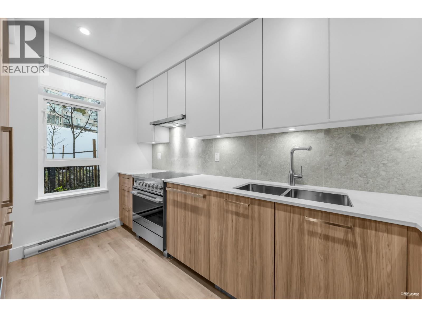 105 2320 Emery Court, North Vancouver, British Columbia V7J 0G3 - Photo 5 - R3076709