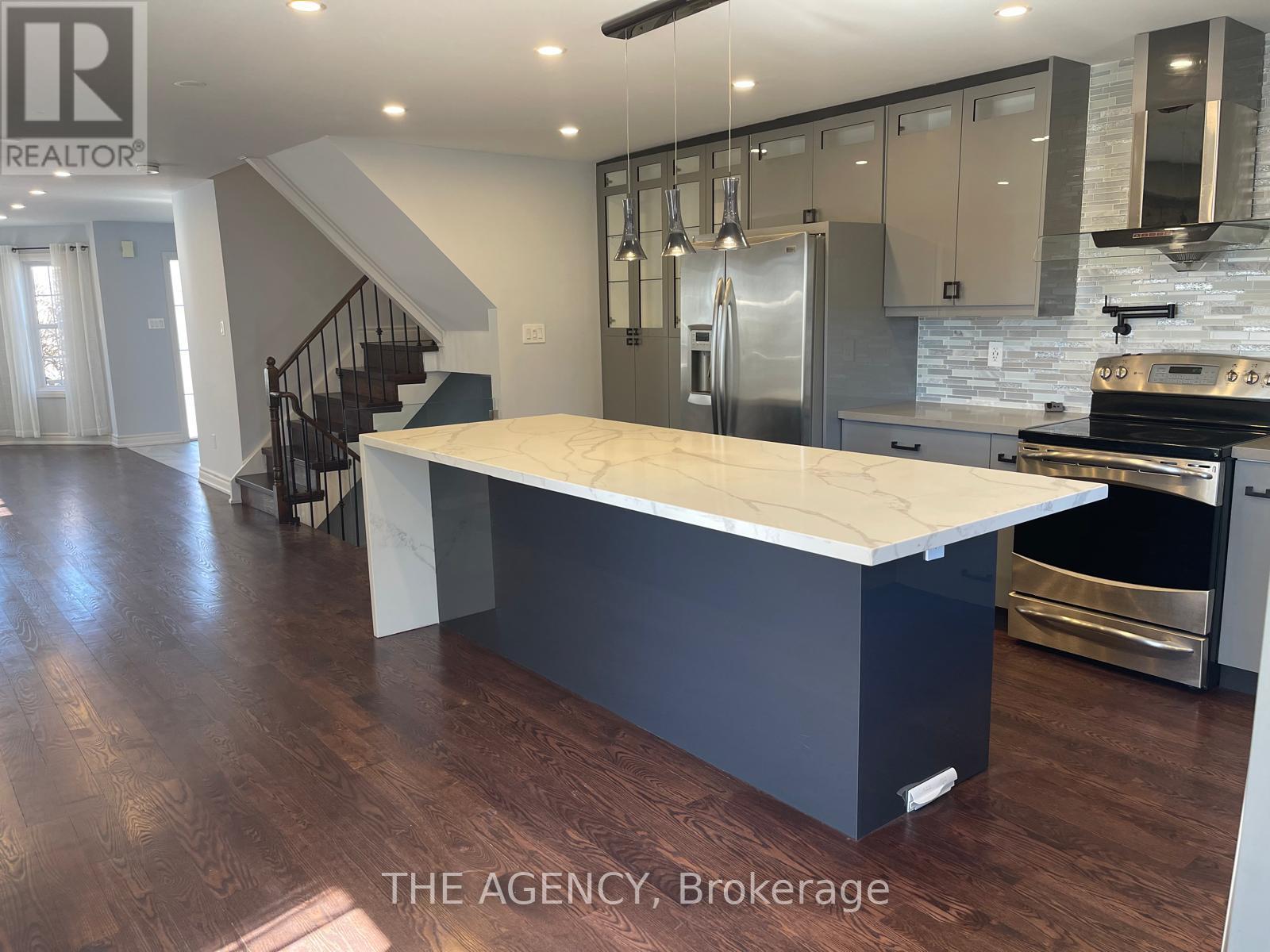 9031 Yonge Street, Richmond Hill, Ontario  L4C 0L2 - Photo 6 - N12664732