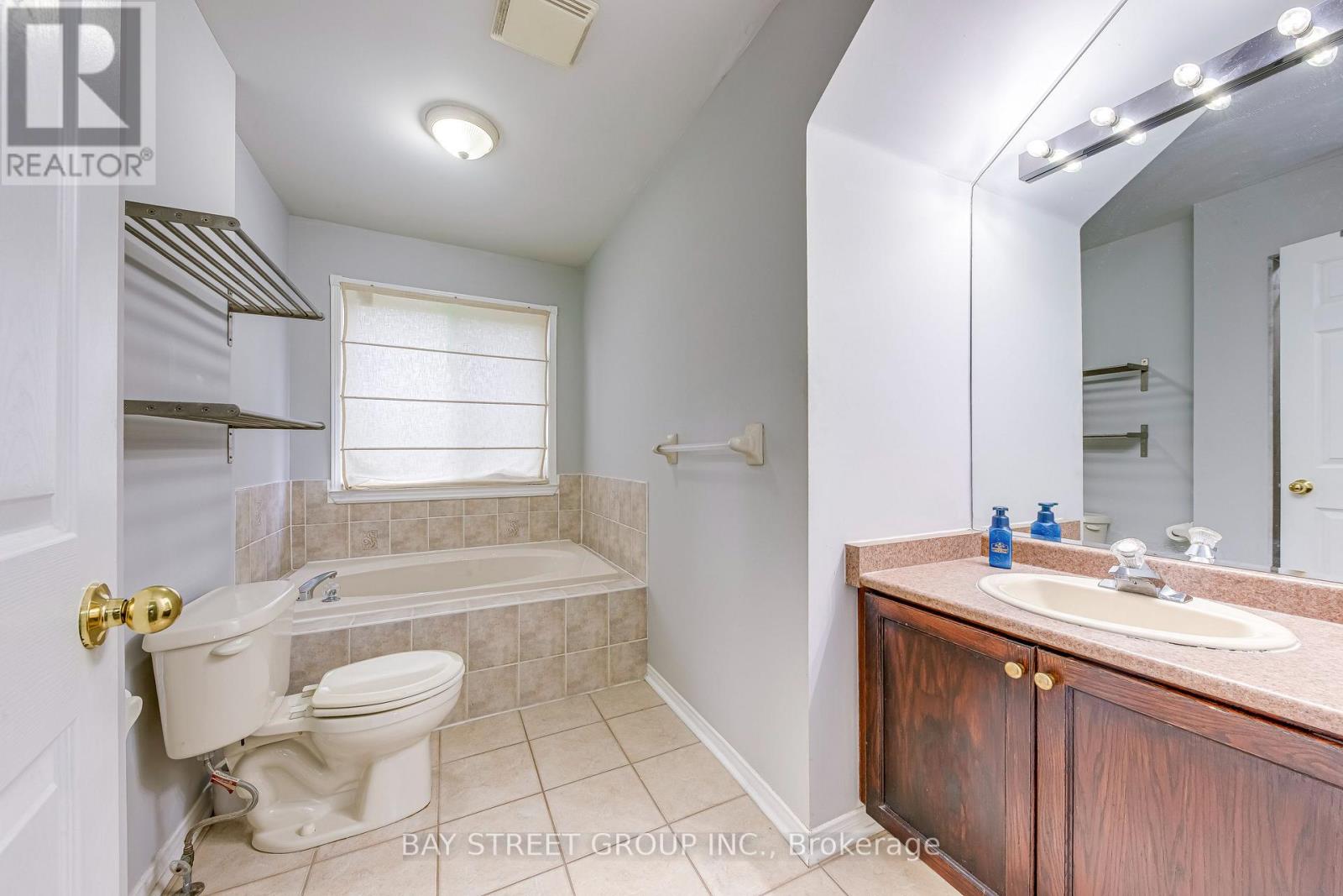 102 - 5260 Mcfarren Boulevard, Mississauga, Ontario  L5M 7J3 - Photo 37 - W12532244