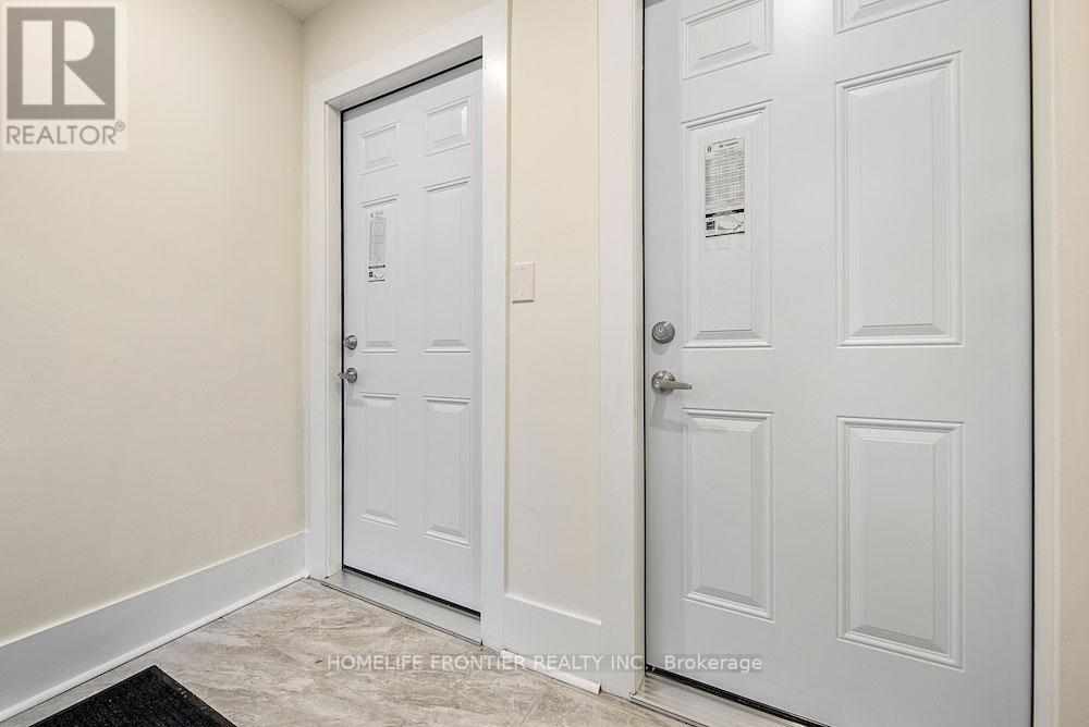 Lower #a - 46 Cowan Avenue, Toronto, Ontario  M6K 2N4 - Photo 4 - W12670084