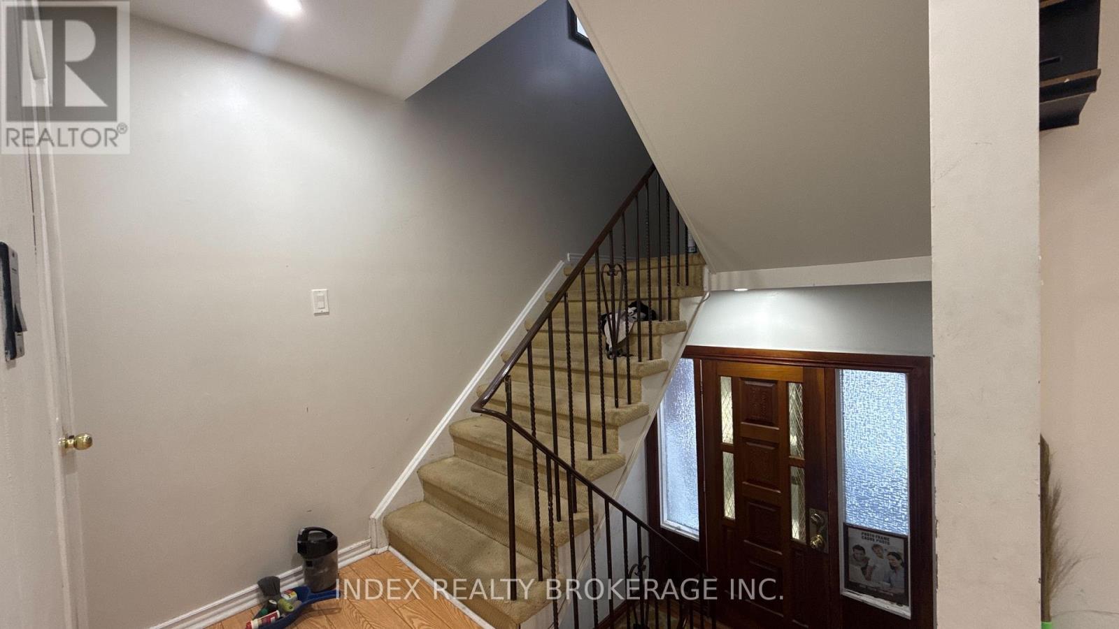 10 Lynwood Court, Brampton, Ontario  L6V 2X4 - Photo 11 - W12670088