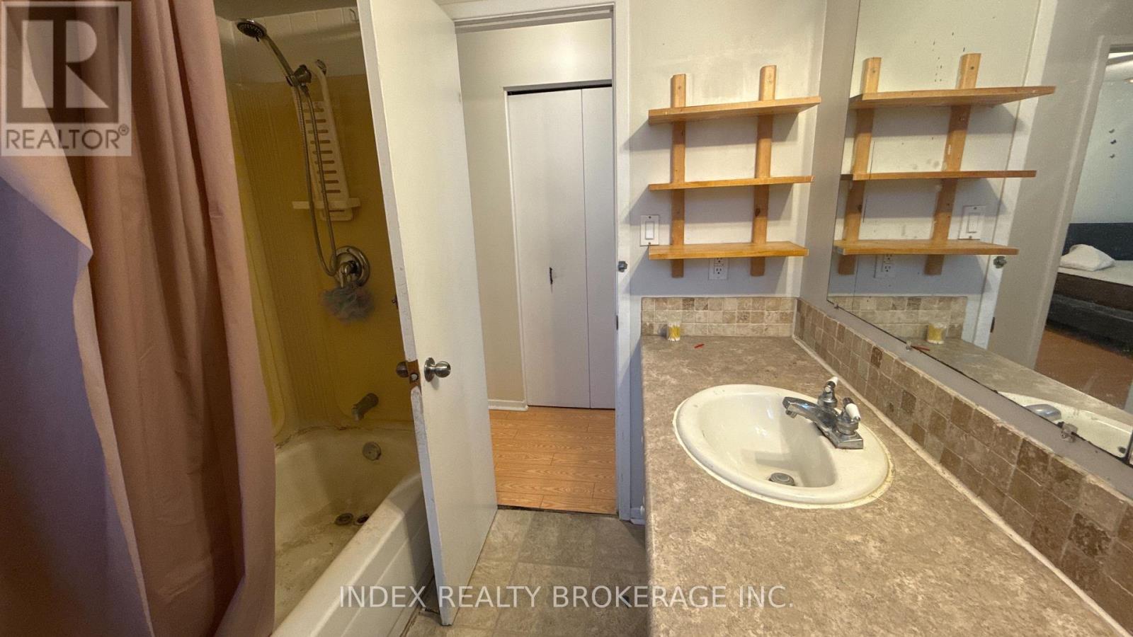 10 Lynwood Court, Brampton, Ontario  L6V 2X4 - Photo 17 - W12670088