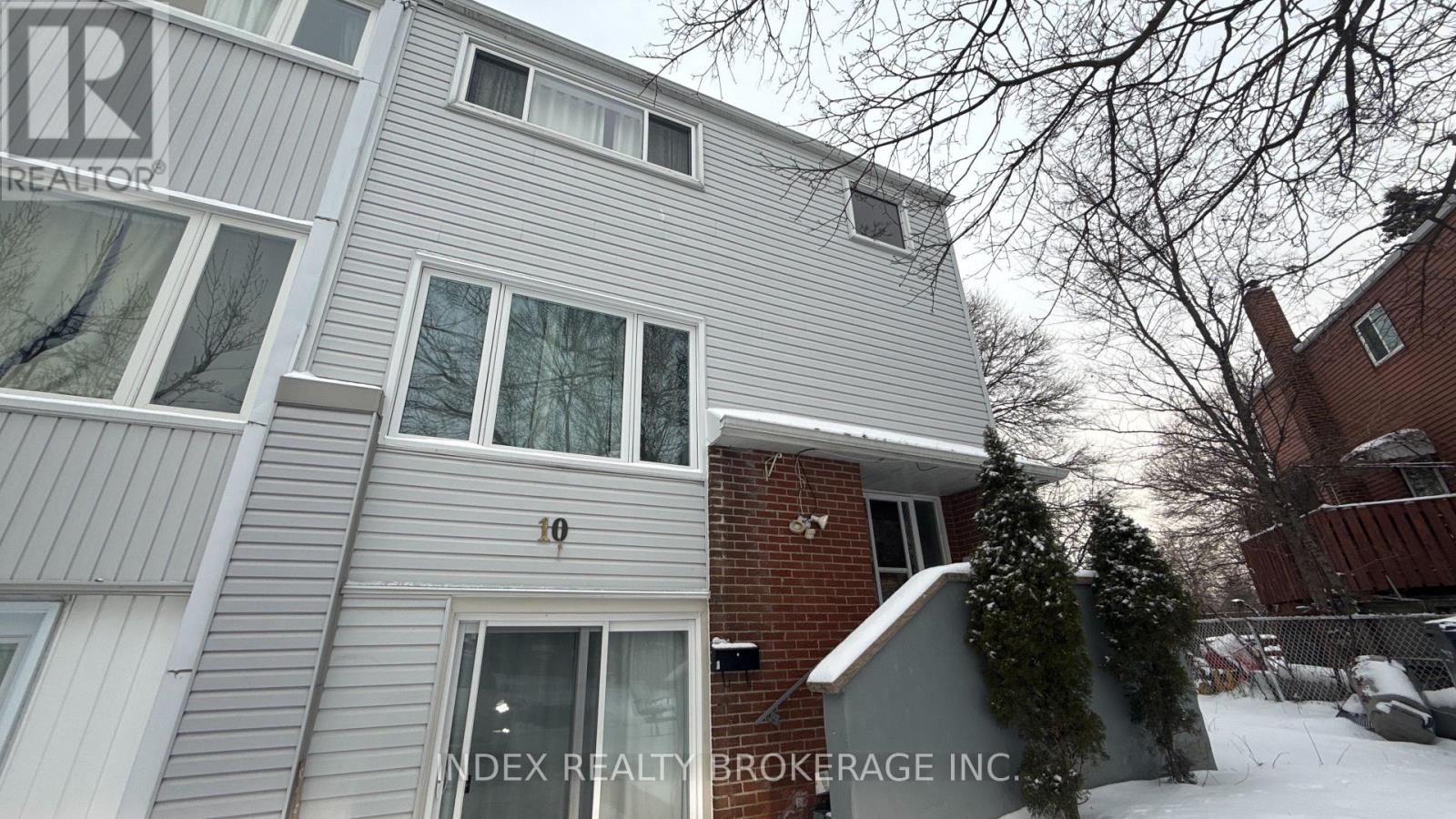 10 Lynwood Court, Brampton, Ontario  L6V 2X4 - Photo 3 - W12670088