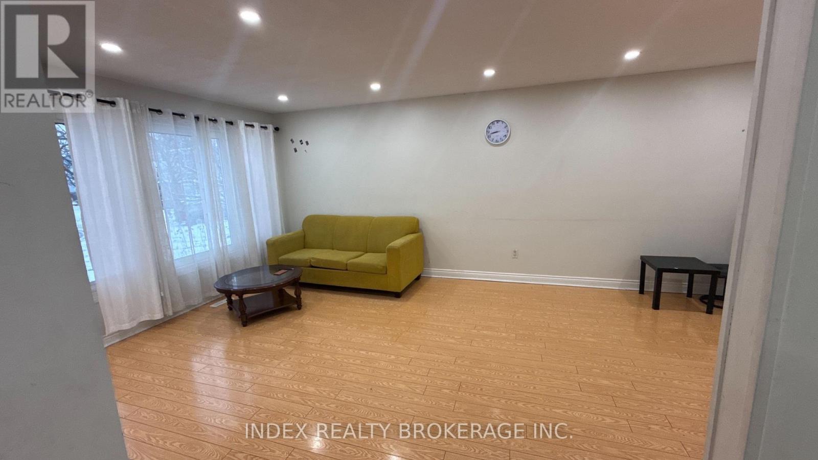 10 Lynwood Court, Brampton, Ontario  L6V 2X4 - Photo 6 - W12670088