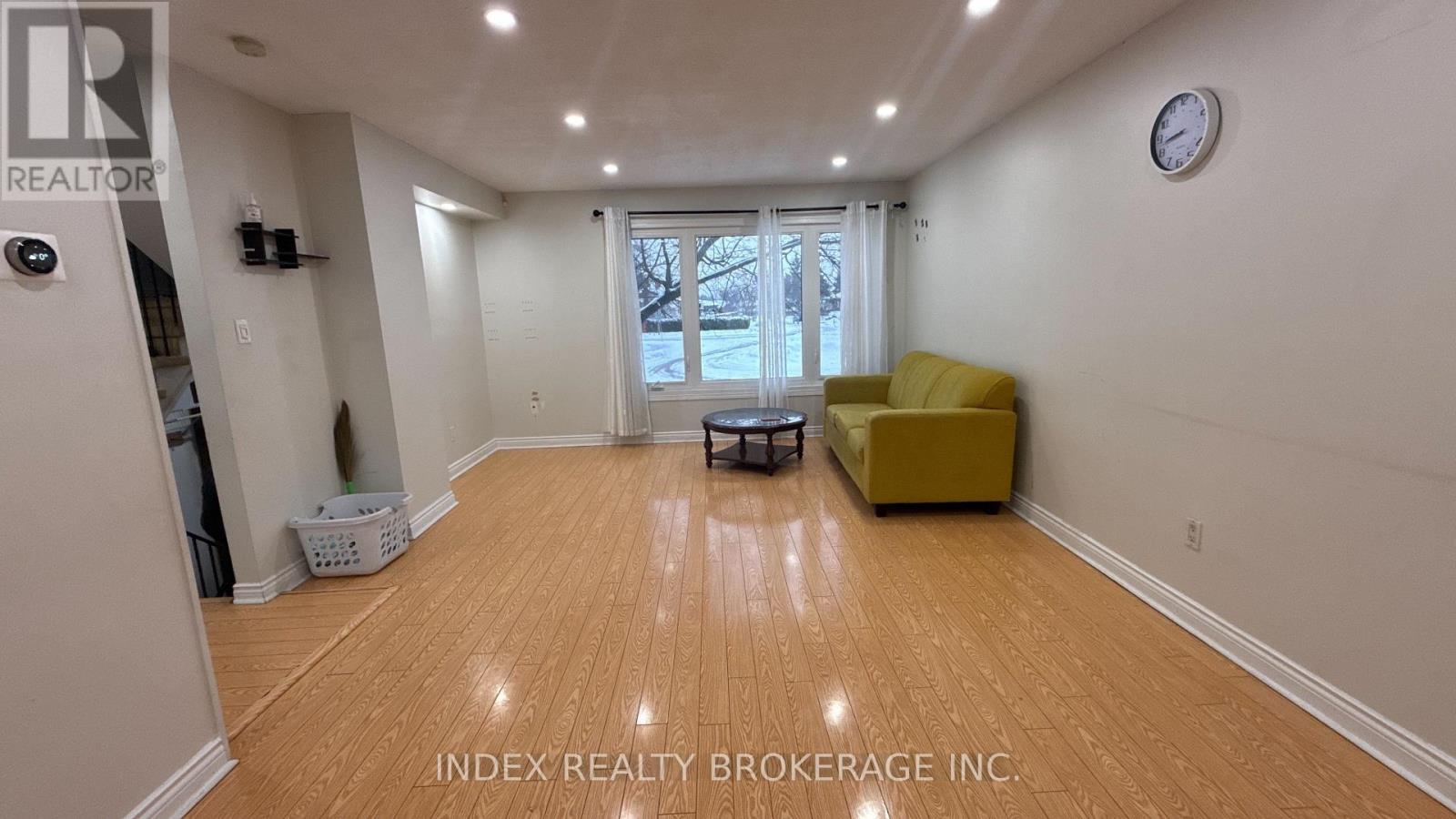 10 Lynwood Court, Brampton, Ontario  L6V 2X4 - Photo 8 - W12670088