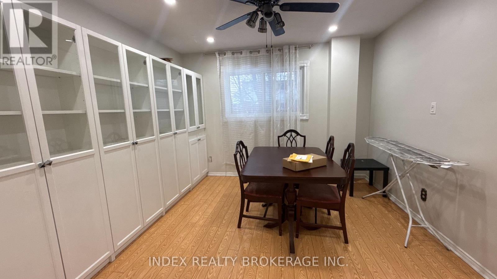 10 Lynwood Court, Brampton, Ontario  L6V 2X4 - Photo 9 - W12670088