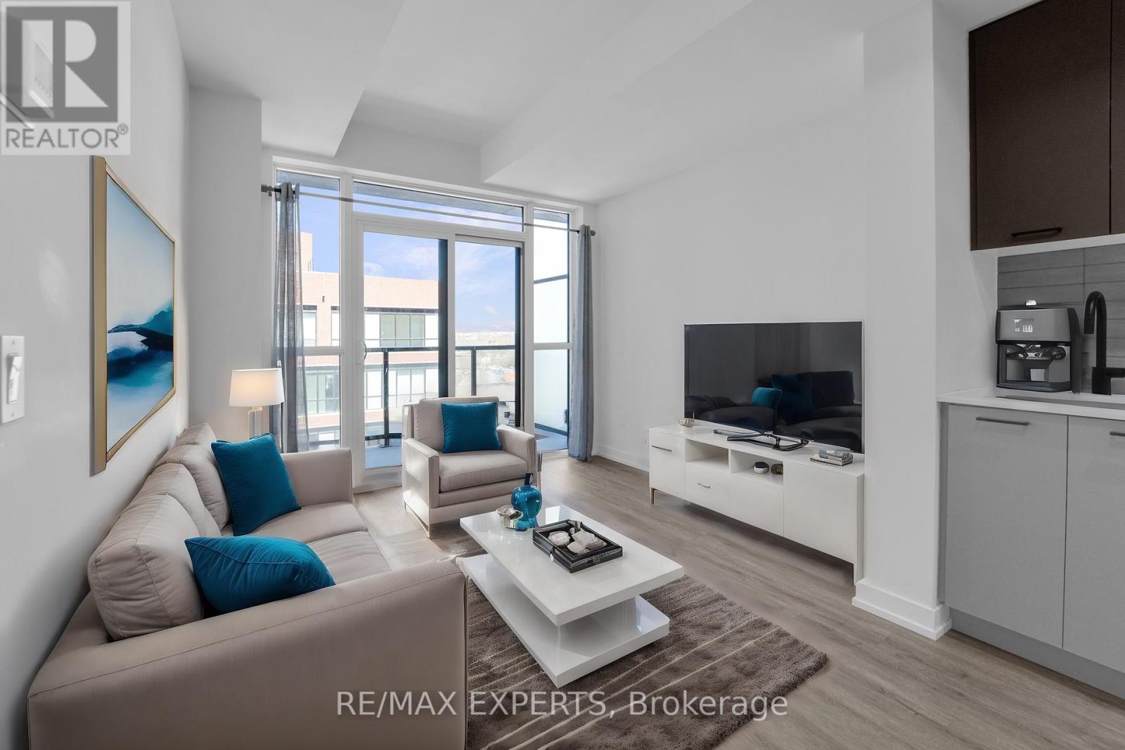 811 - 2300 ST CLAIR AVENUE W, Toronto, Ontario