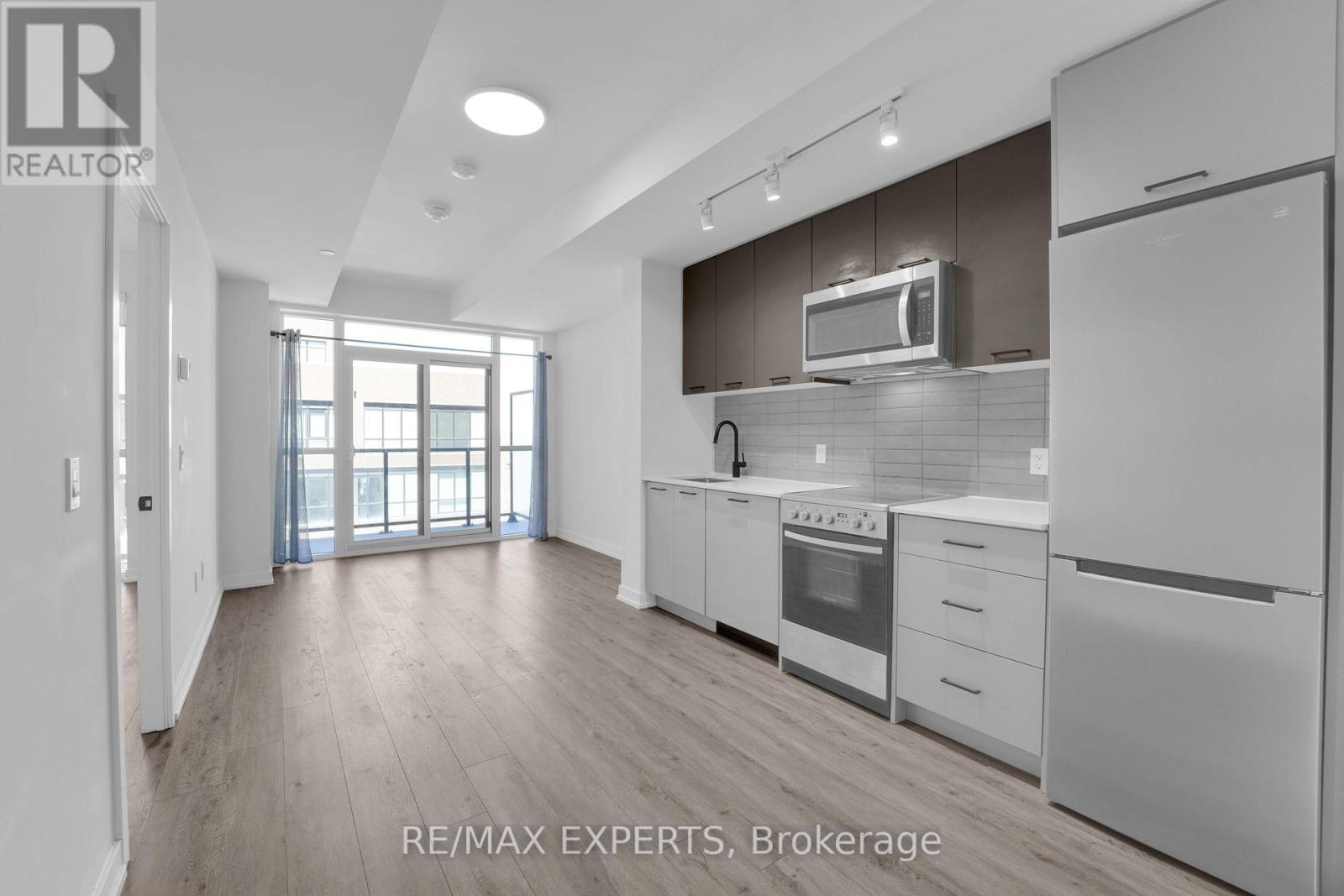 811 - 2300 St Clair Avenue W, Toronto, Ontario  M6N 1K8 - Photo 2 - W12670106