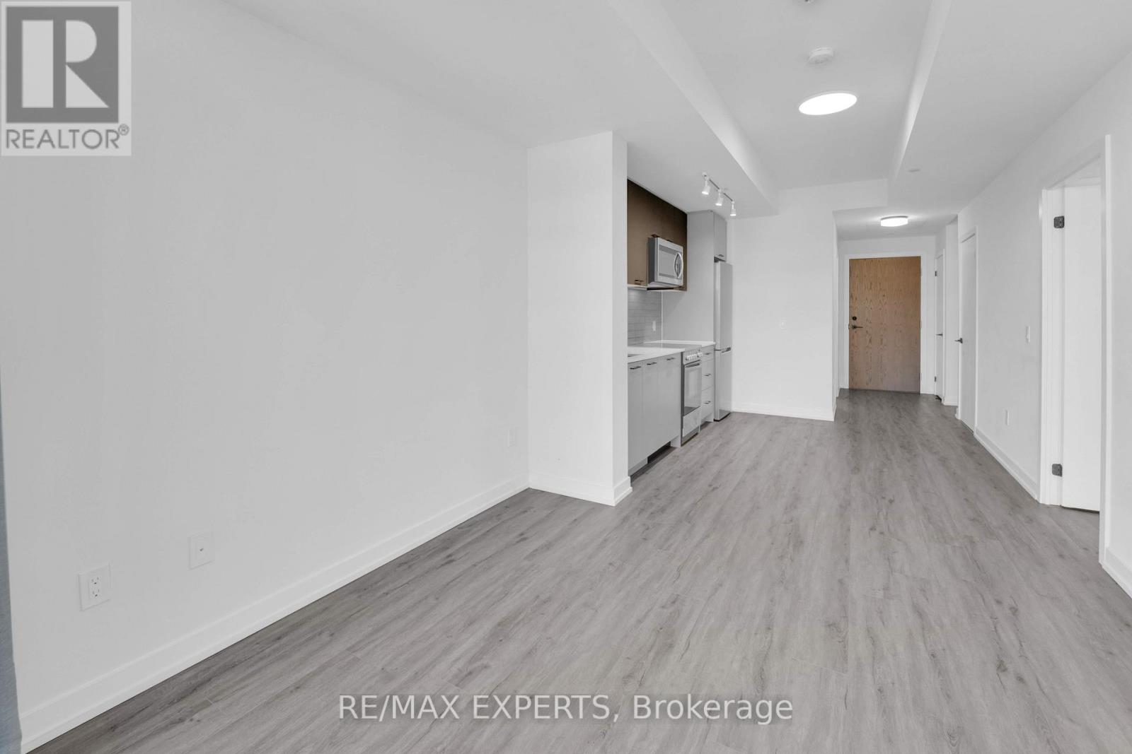 811 - 2300 St Clair Avenue W, Toronto, Ontario  M6N 1K8 - Photo 6 - W12670106