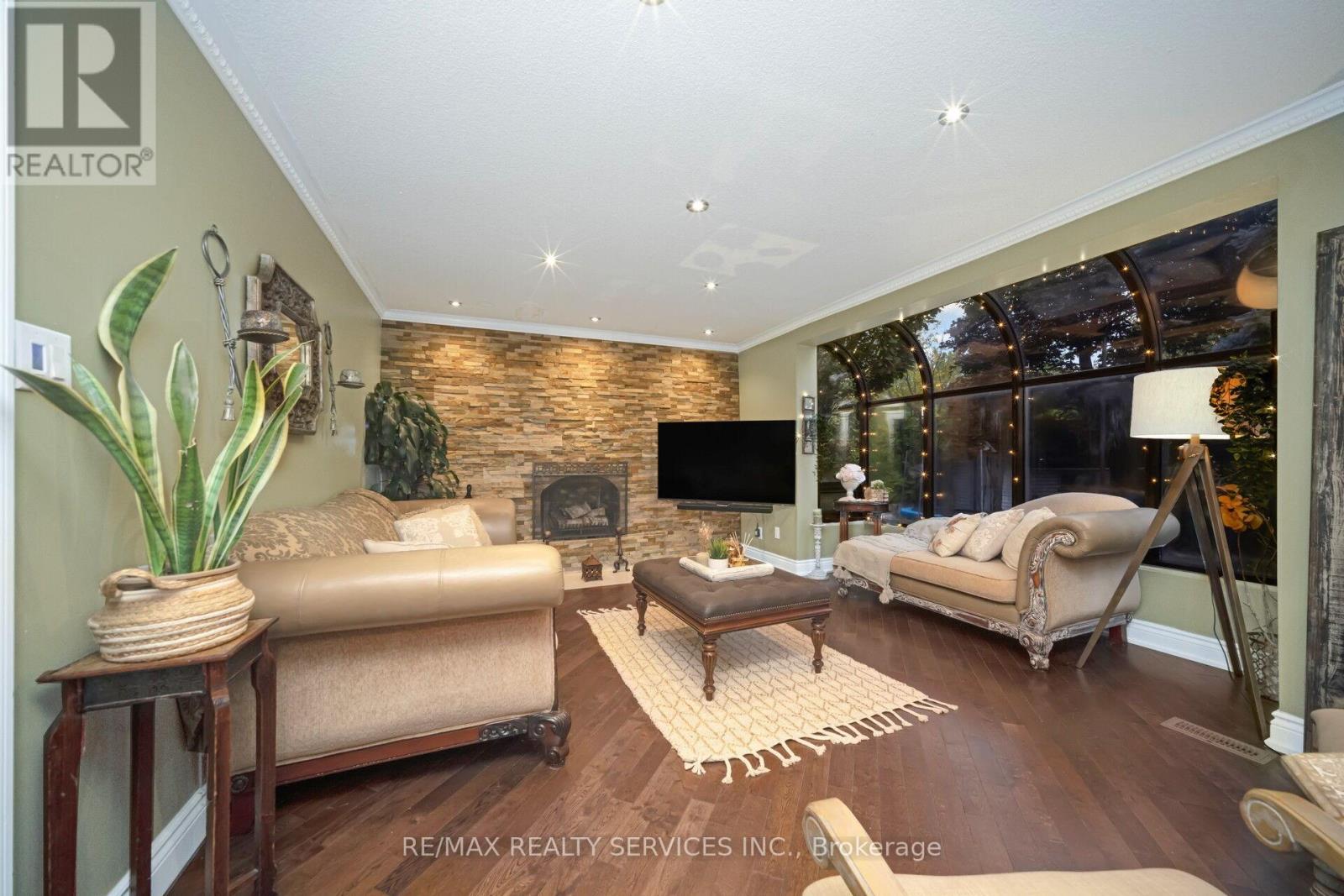 74 Leeward Drive N, Brampton, Ontario  L6S 5V8 - Photo 11 - W12670108