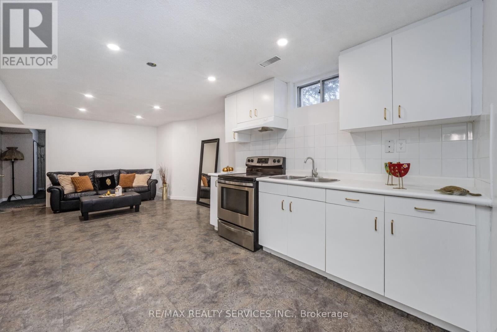 74 Leeward Drive N, Brampton, Ontario  L6S 5V8 - Photo 37 - W12670108