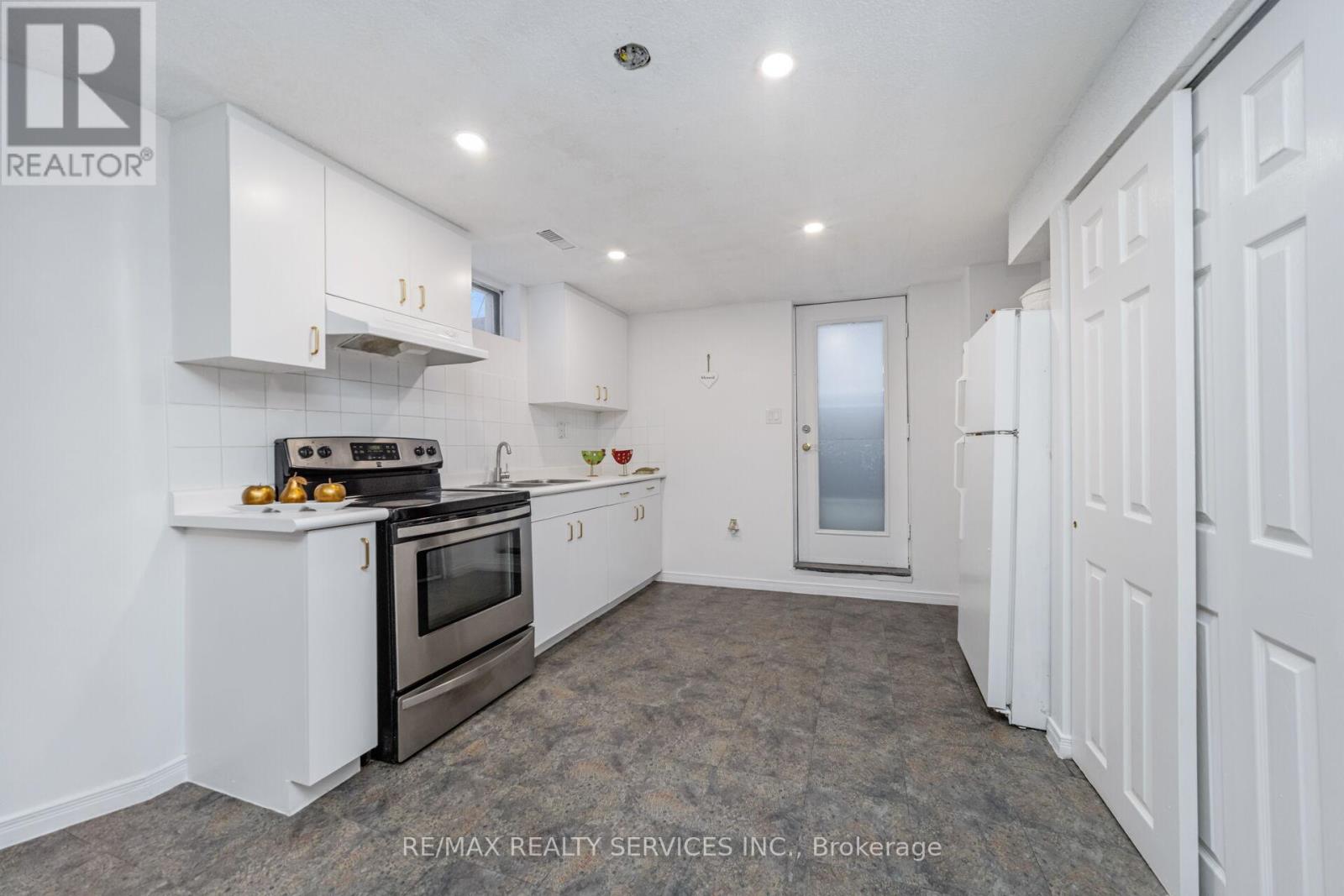 74 Leeward Drive N, Brampton, Ontario  L6S 5V8 - Photo 38 - W12670108