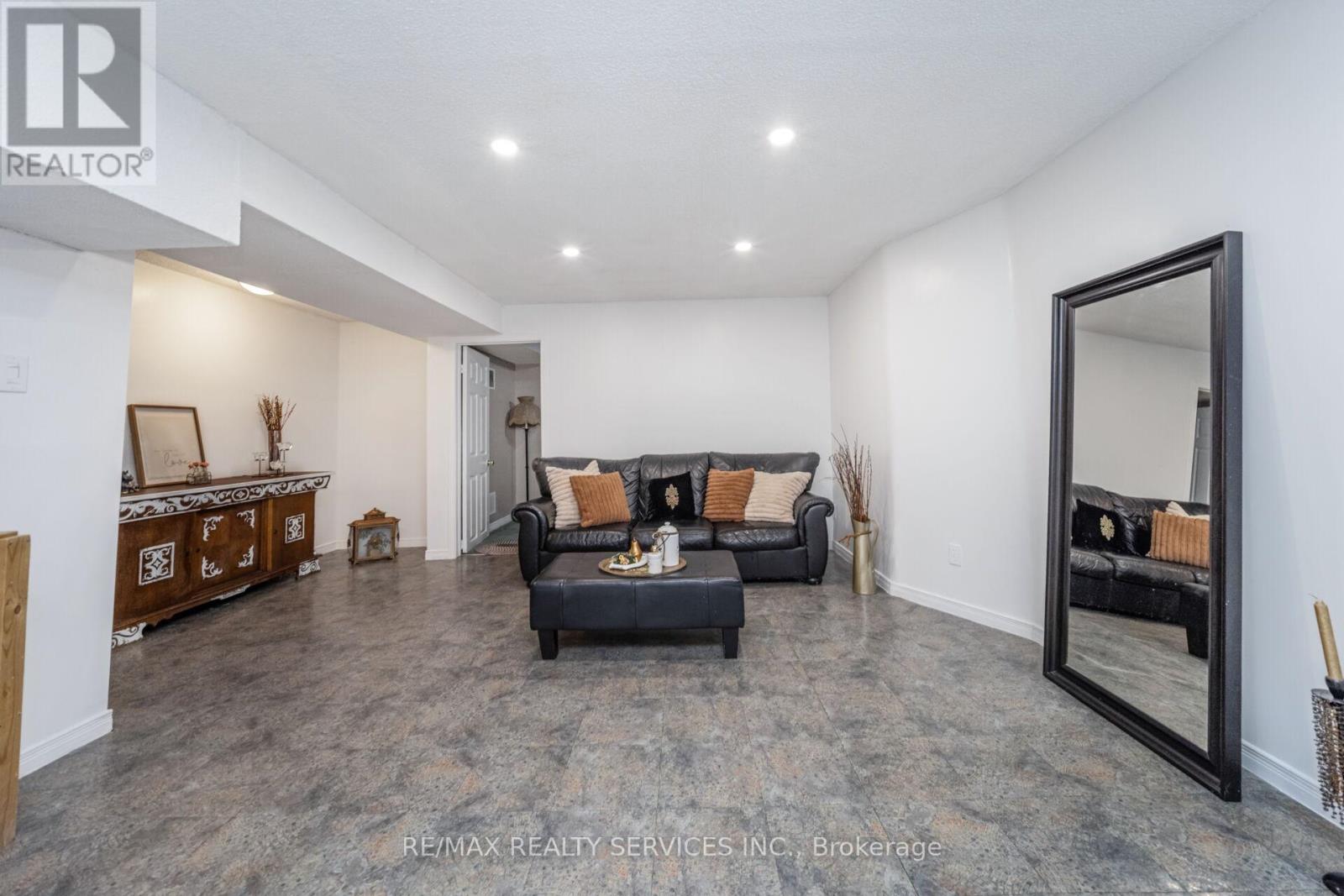 74 Leeward Drive N, Brampton, Ontario  L6S 5V8 - Photo 39 - W12670108