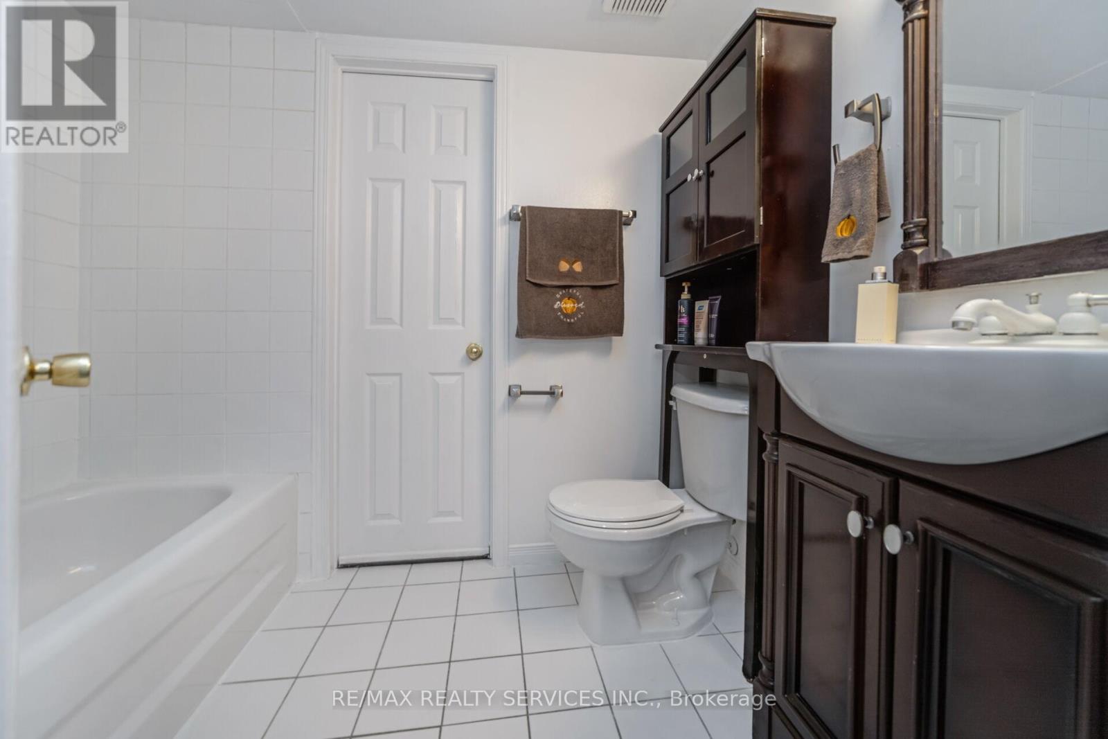 74 Leeward Drive N, Brampton, Ontario  L6S 5V8 - Photo 42 - W12670108