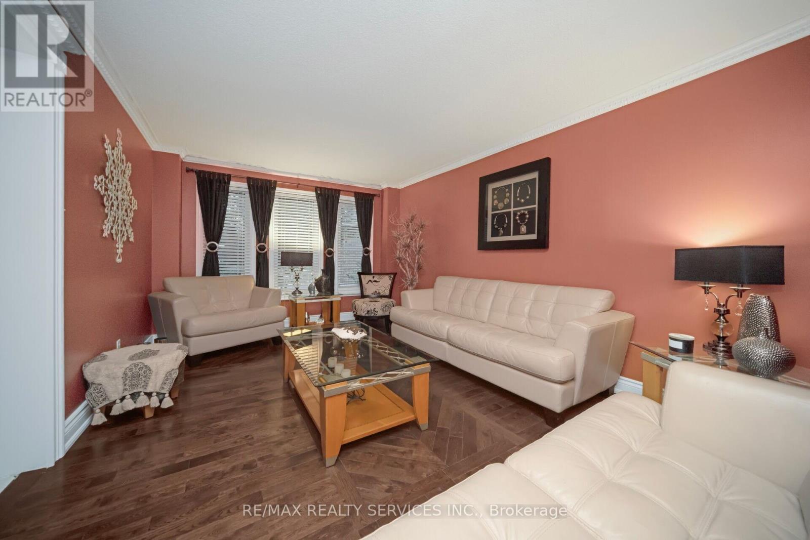 74 Leeward Drive N, Brampton, Ontario  L6S 5V8 - Photo 8 - W12670108