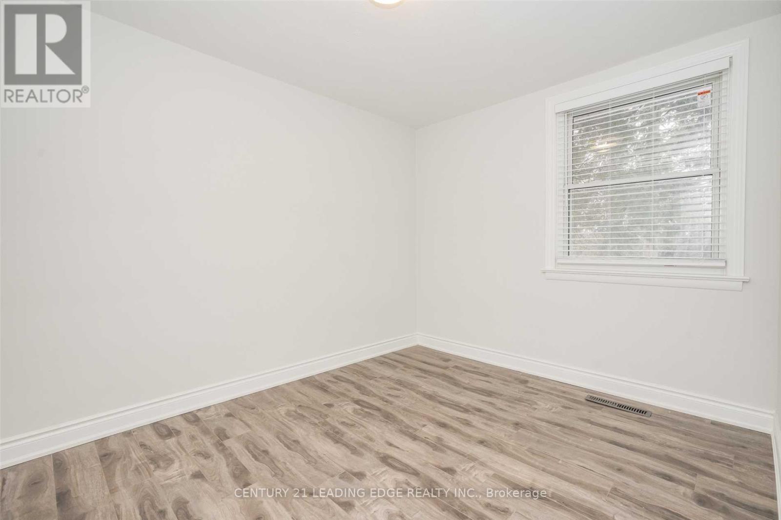 224 Poplar Drive, Burlington, Ontario  L7L 2N4 - Photo 10 - W12670114