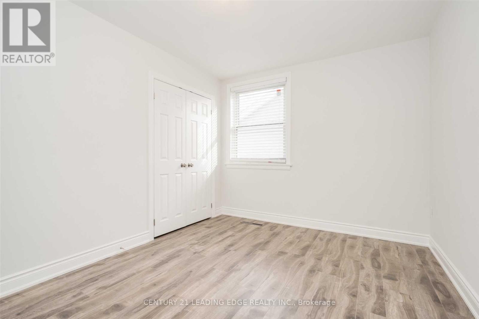 224 Poplar Drive, Burlington, Ontario  L7L 2N4 - Photo 11 - W12670114