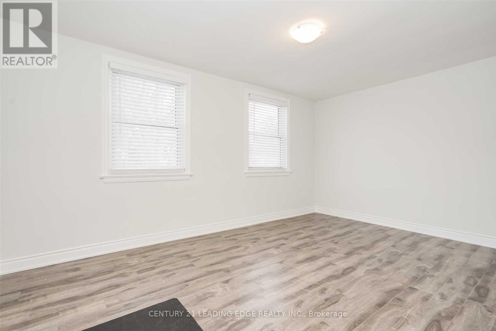 224 Poplar Drive, Burlington, Ontario  L7L 2N4 - Photo 12 - W12670114