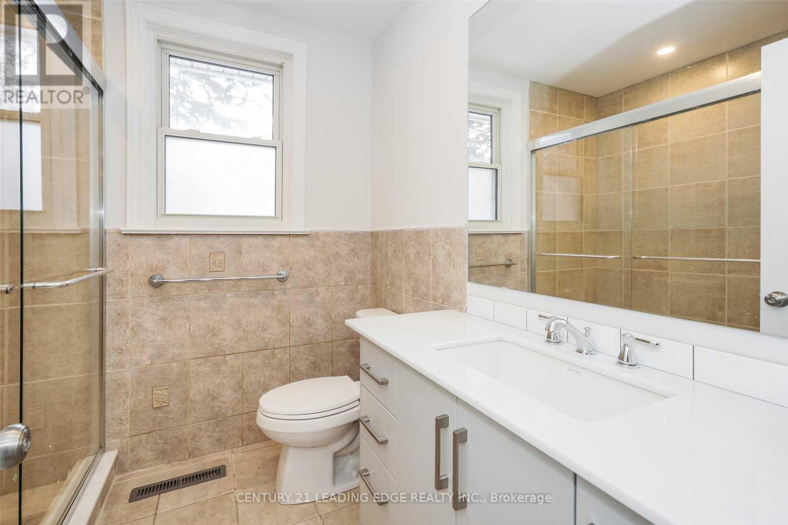 224 Poplar Drive, Burlington, Ontario  L7L 2N4 - Photo 13 - W12670114