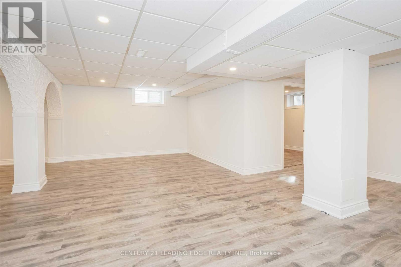 224 Poplar Drive, Burlington, Ontario  L7L 2N4 - Photo 14 - W12670114