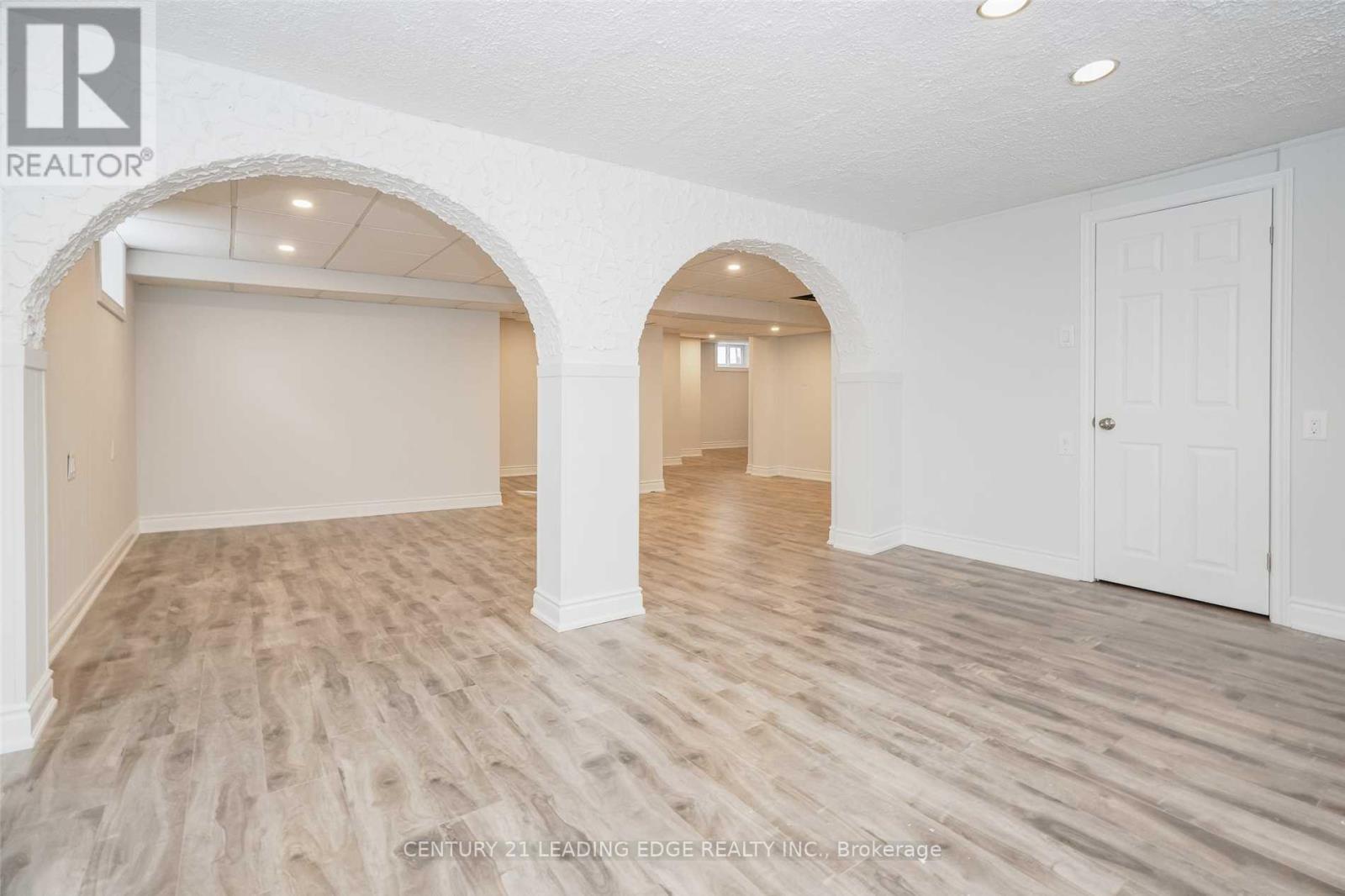 224 Poplar Drive, Burlington, Ontario  L7L 2N4 - Photo 15 - W12670114