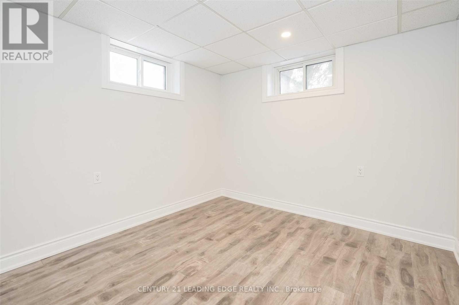 224 Poplar Drive, Burlington, Ontario  L7L 2N4 - Photo 17 - W12670114