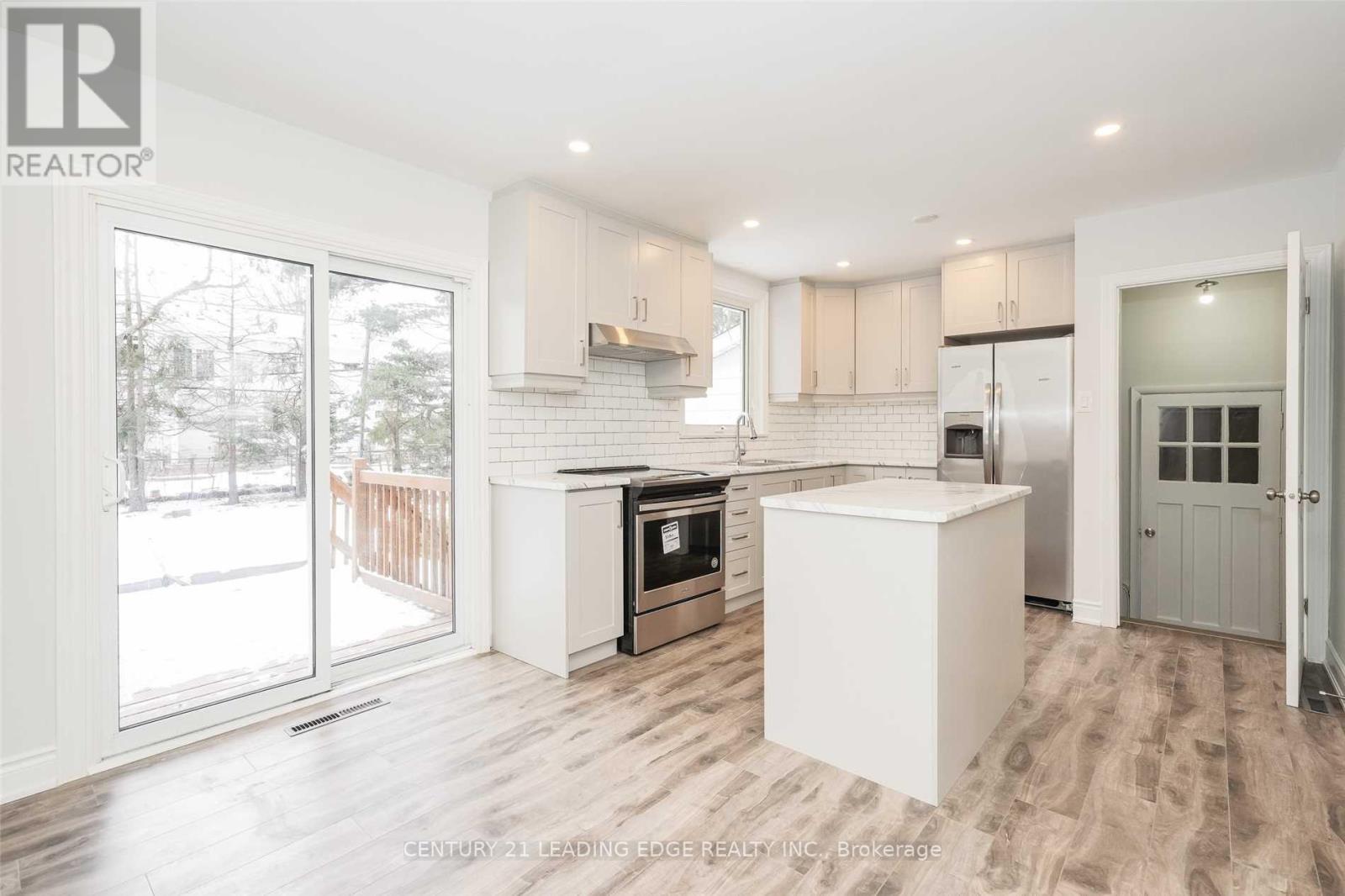 224 Poplar Drive, Burlington, Ontario  L7L 2N4 - Photo 7 - W12670114