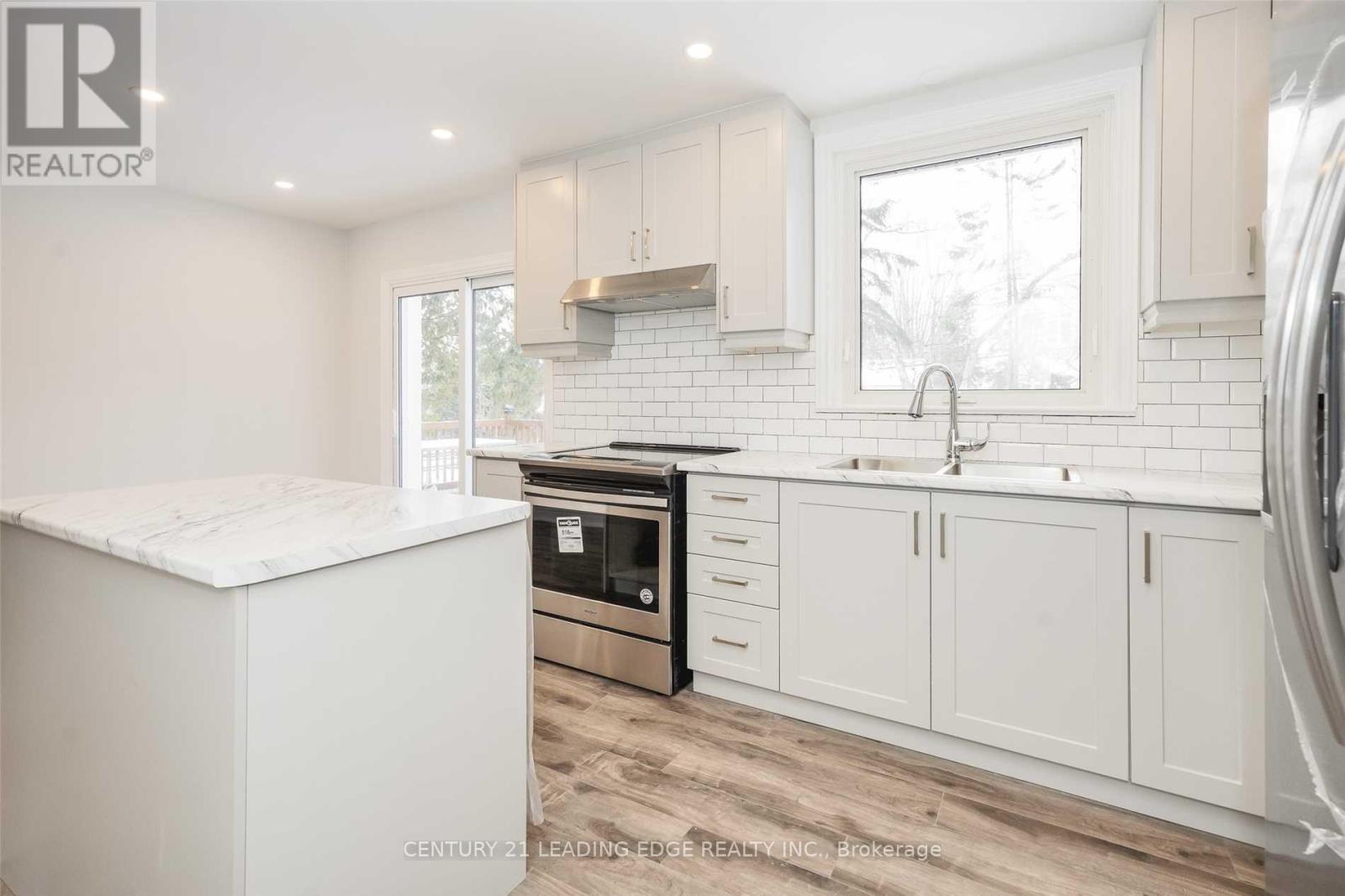 224 Poplar Drive, Burlington, Ontario  L7L 2N4 - Photo 8 - W12670114