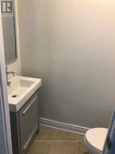 224 Poplar Drive, Burlington, Ontario  L7L 2N4 - Photo 9 - W12670114