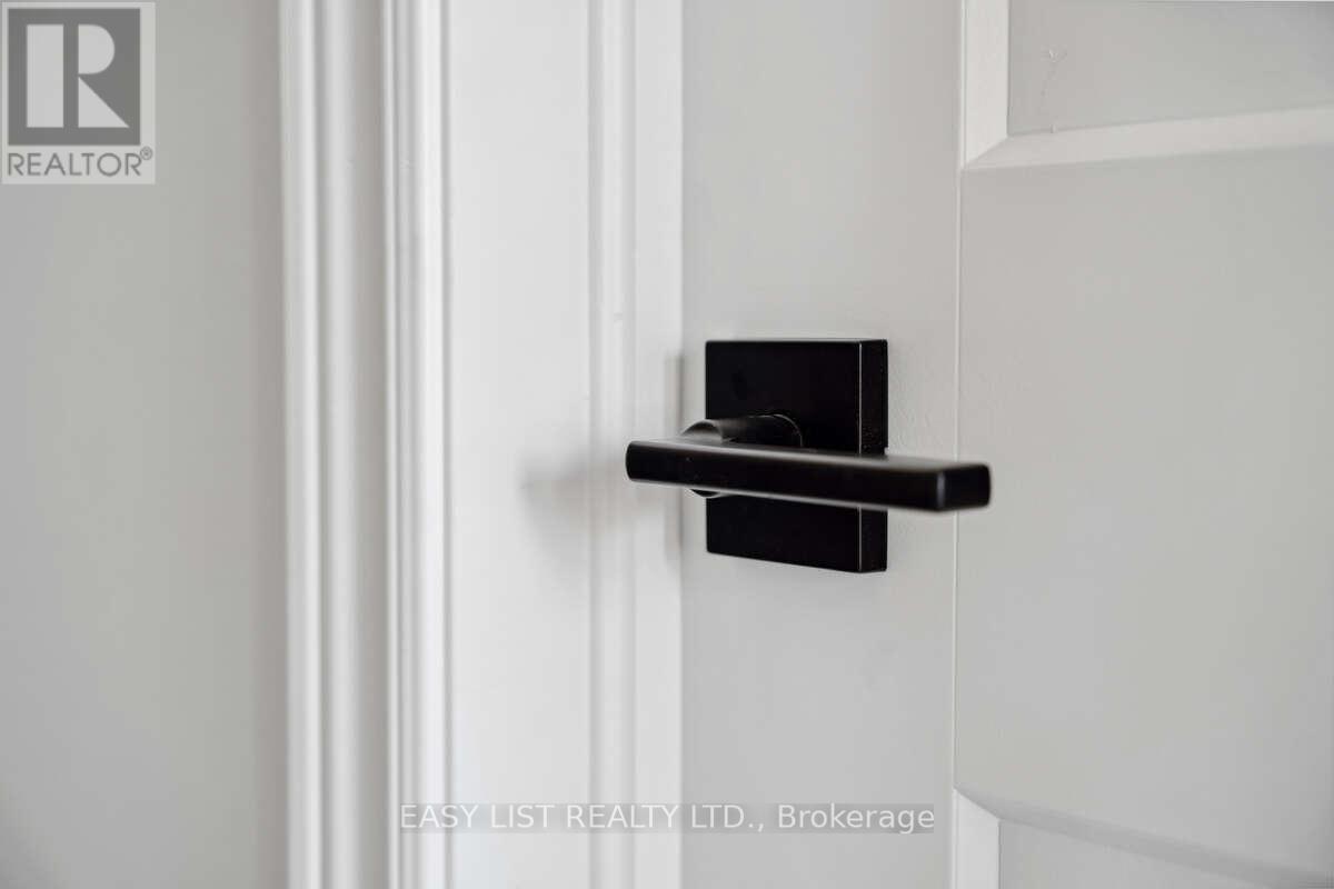 121 Ivy Crescent, Thorold, Ontario  L2V 0J9 - Photo 8 - X12670096