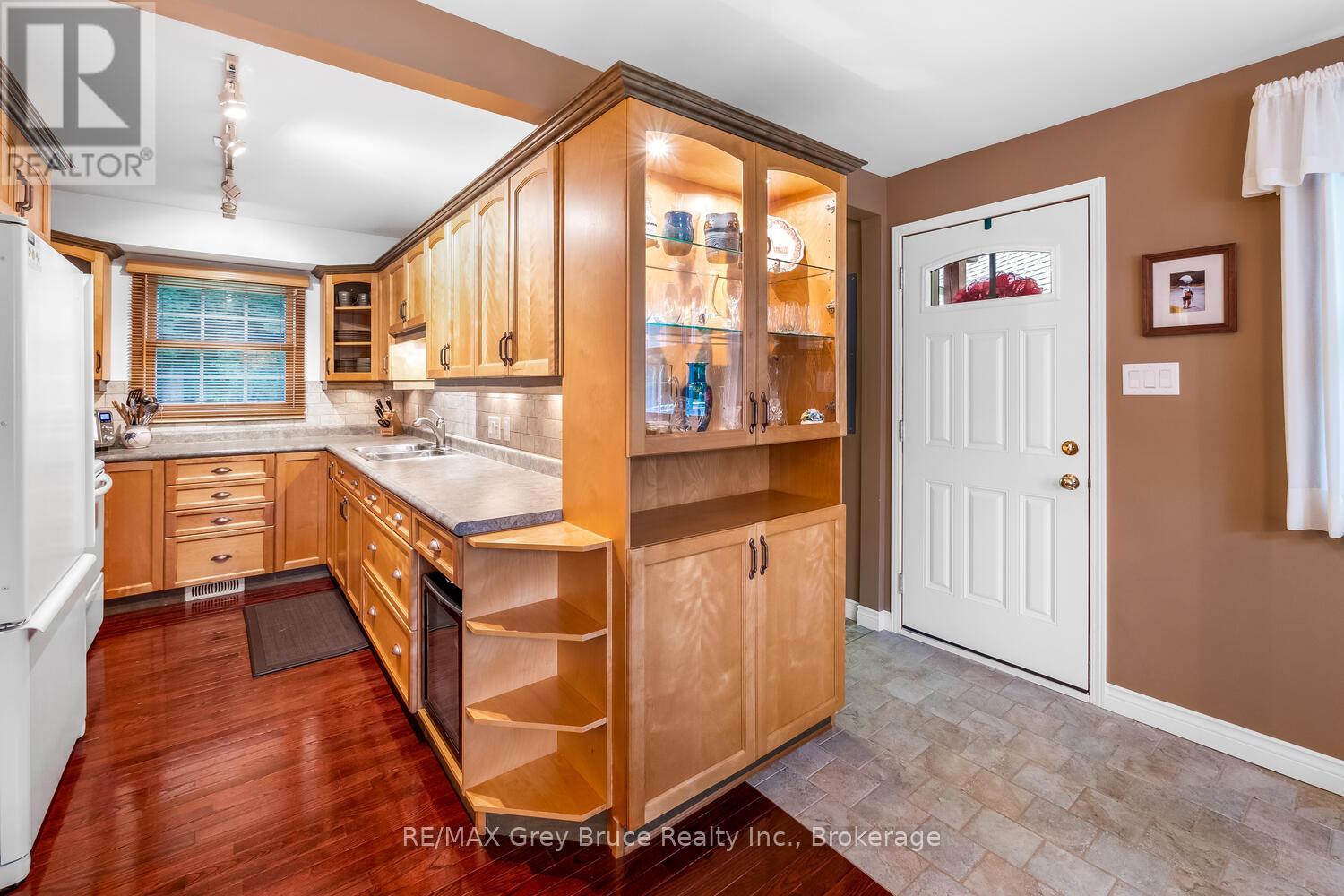 186 Hope Bay Road, South Bruce Peninsula, Ontario  N0H 2T0 - Photo 13 - X12253861