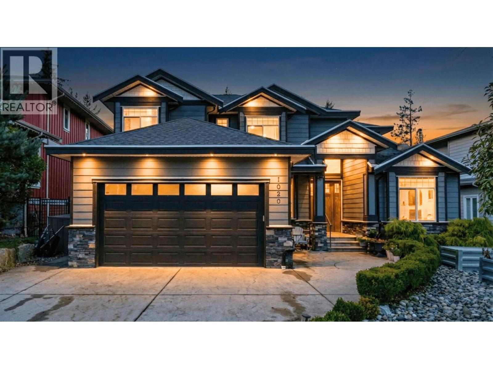 1020 JAY CRESCENT, Squamish, British Columbia