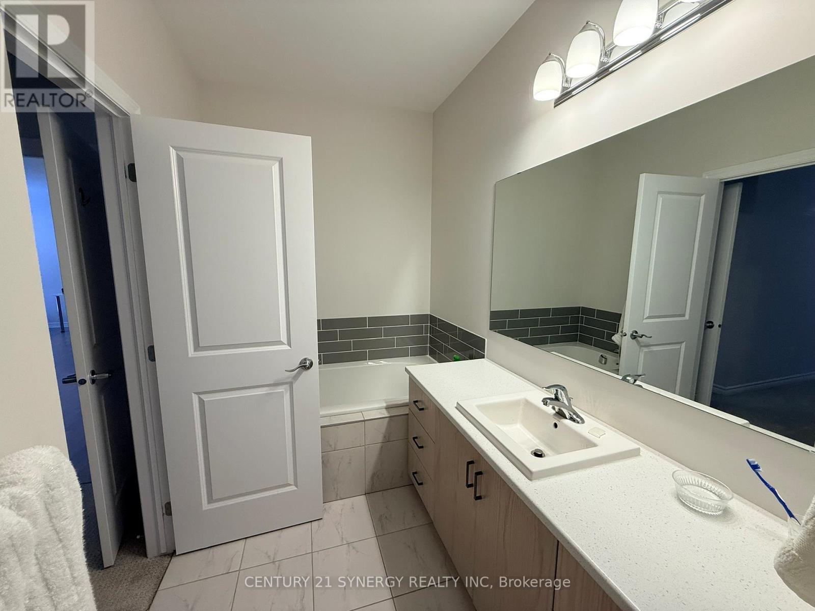 247 Blackhorse Drive, North Grenville, Ontario  K0G 1J0 - Photo 11 - X12670134