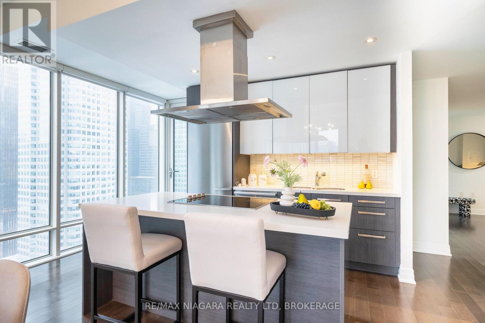 2802 - 8 The Esplanade Street, Toronto, Ontario  M5E 0A6 - Photo 12 - C12670160