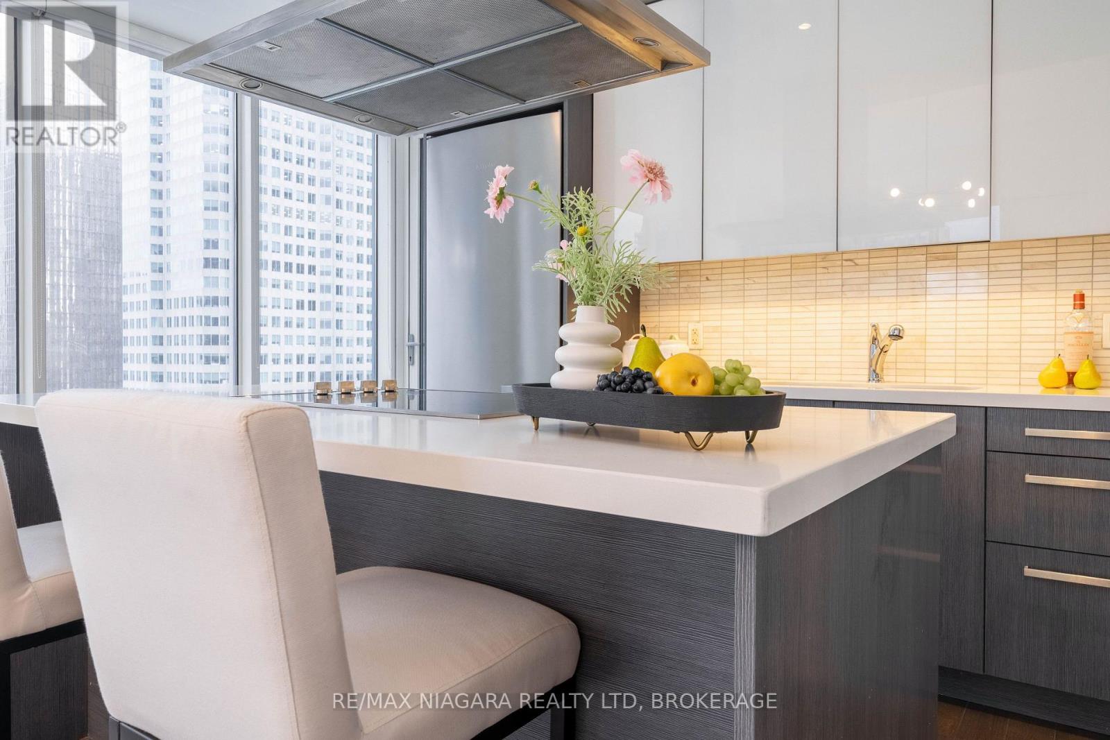 2802 - 8 The Esplanade Street, Toronto, Ontario  M5E 0A6 - Photo 13 - C12670160