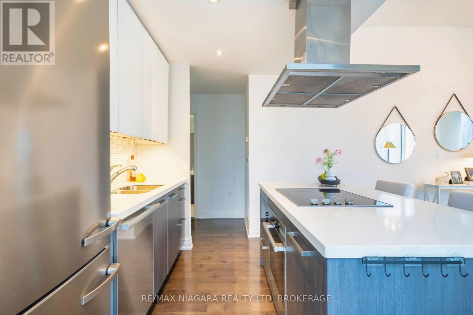 2802 - 8 The Esplanade Street, Toronto, Ontario  M5E 0A6 - Photo 15 - C12670160