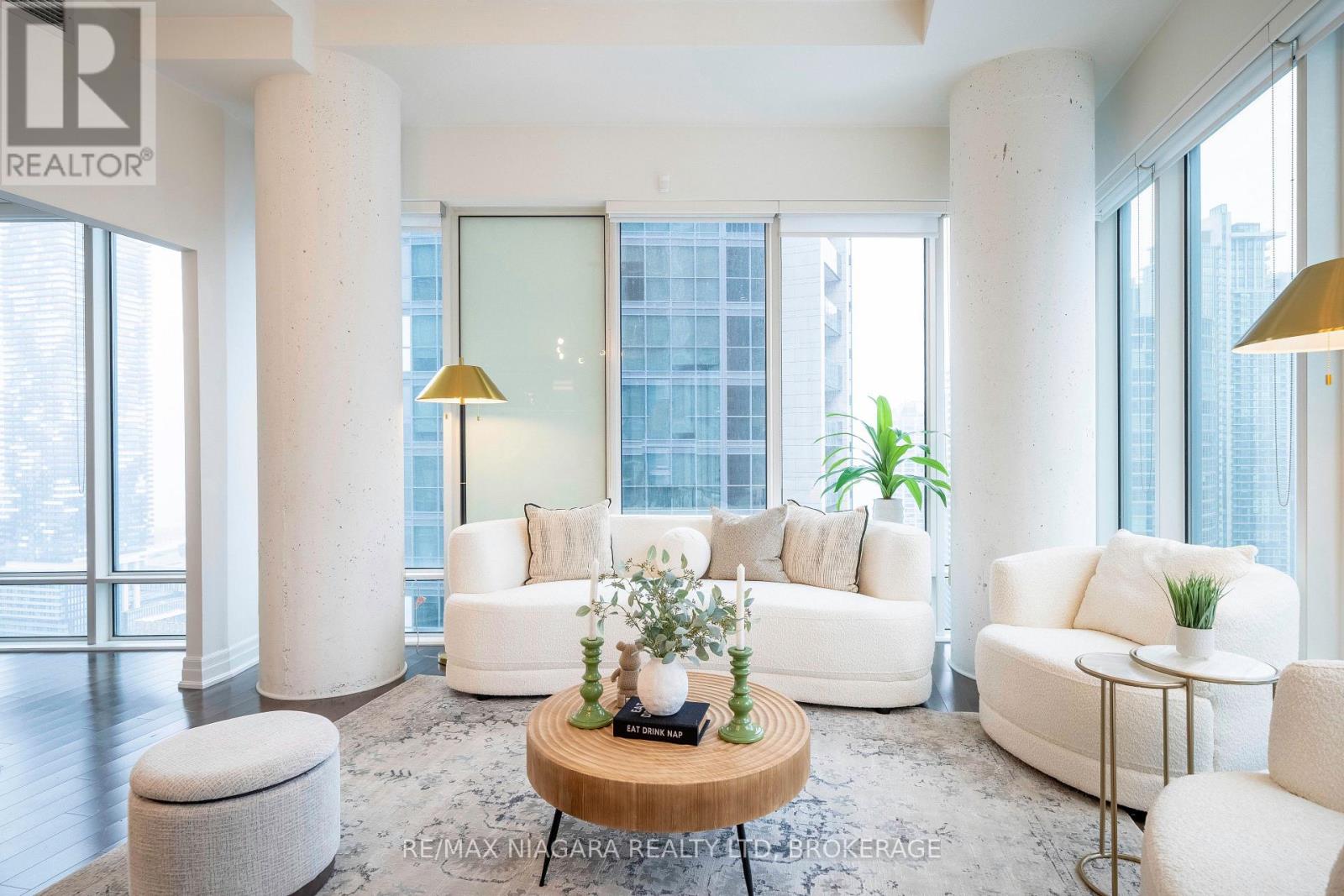 2802 - 8 The Esplanade Street, Toronto, Ontario  M5E 0A6 - Photo 27 - C12670160