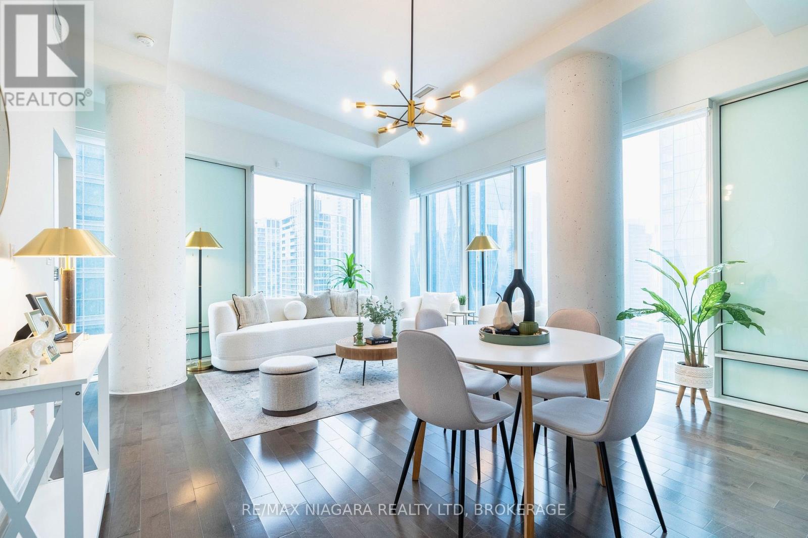 2802 - 8 The Esplanade Street, Toronto, Ontario  M5E 0A6 - Photo 31 - C12670160