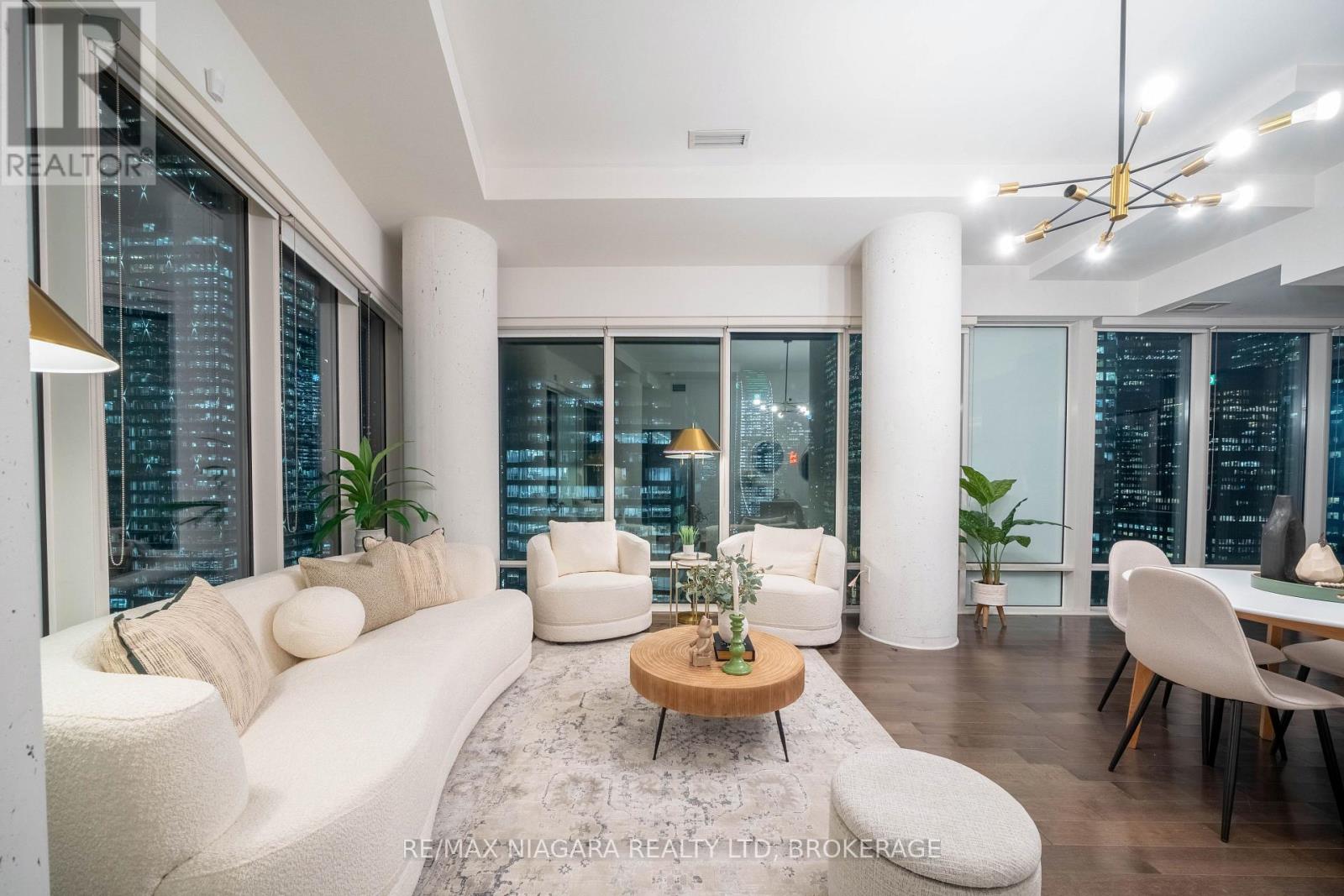 2802 - 8 The Esplanade Street, Toronto, Ontario  M5E 0A6 - Photo 39 - C12670160