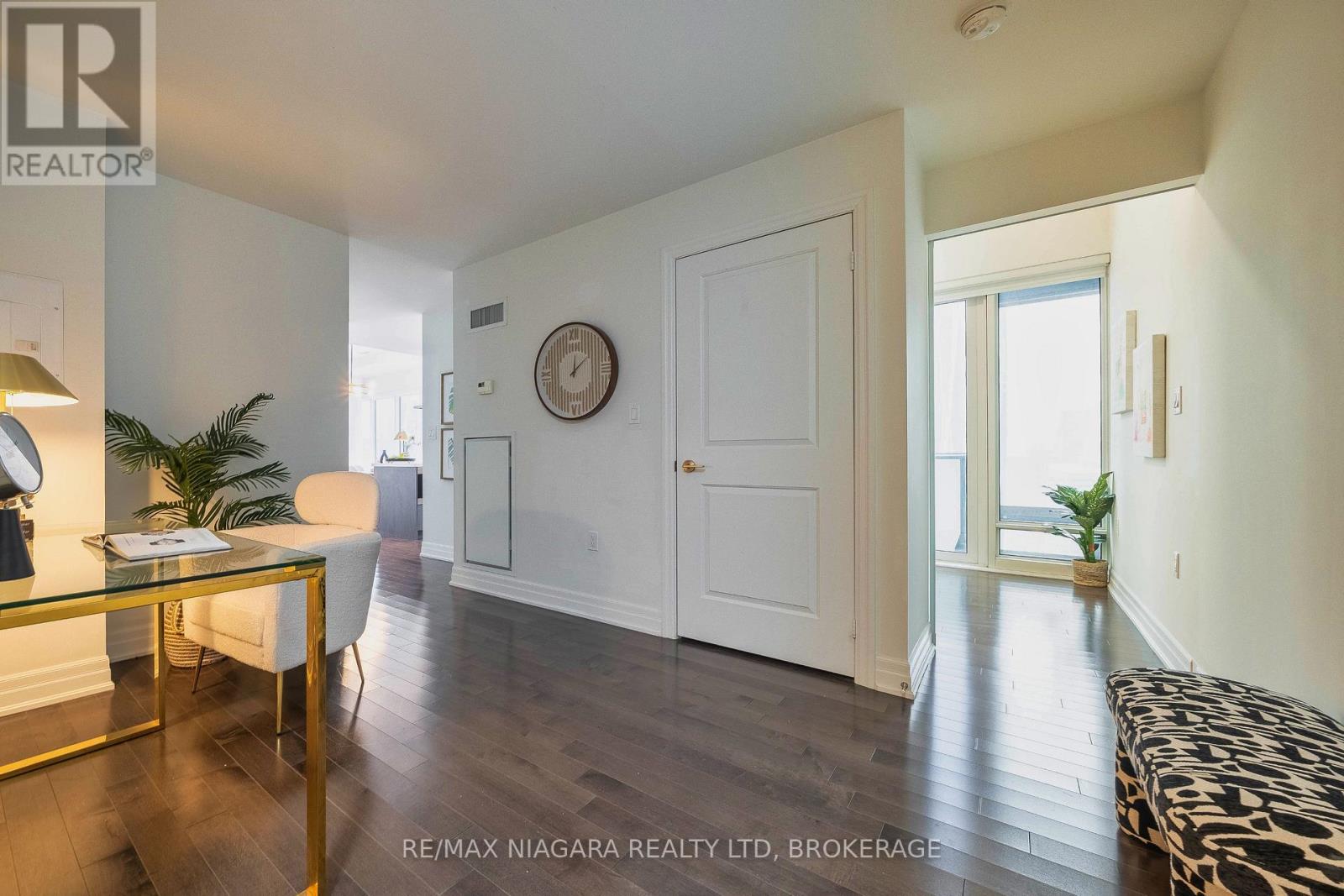 2802 - 8 The Esplanade Street, Toronto, Ontario  M5E 0A6 - Photo 4 - C12670160