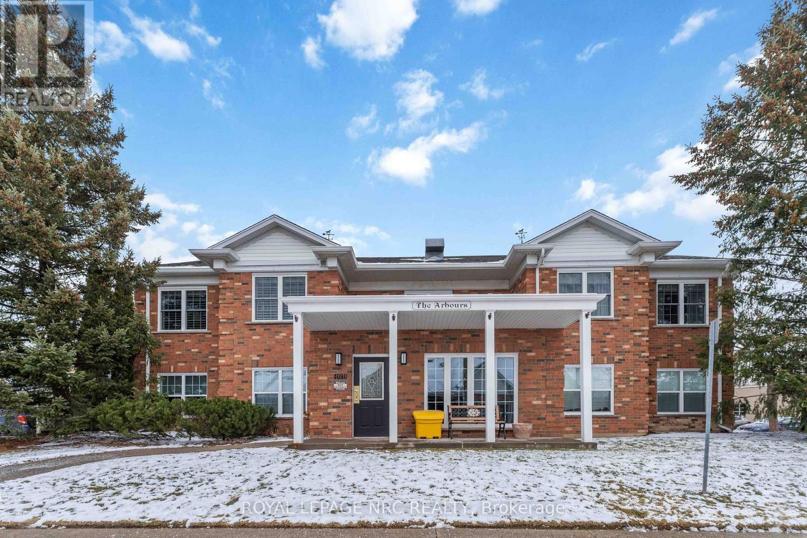 104 - 4090 John Charles Boulevard, Lincoln, Ontario  L0R 2C0 - Photo 2 - X12670192