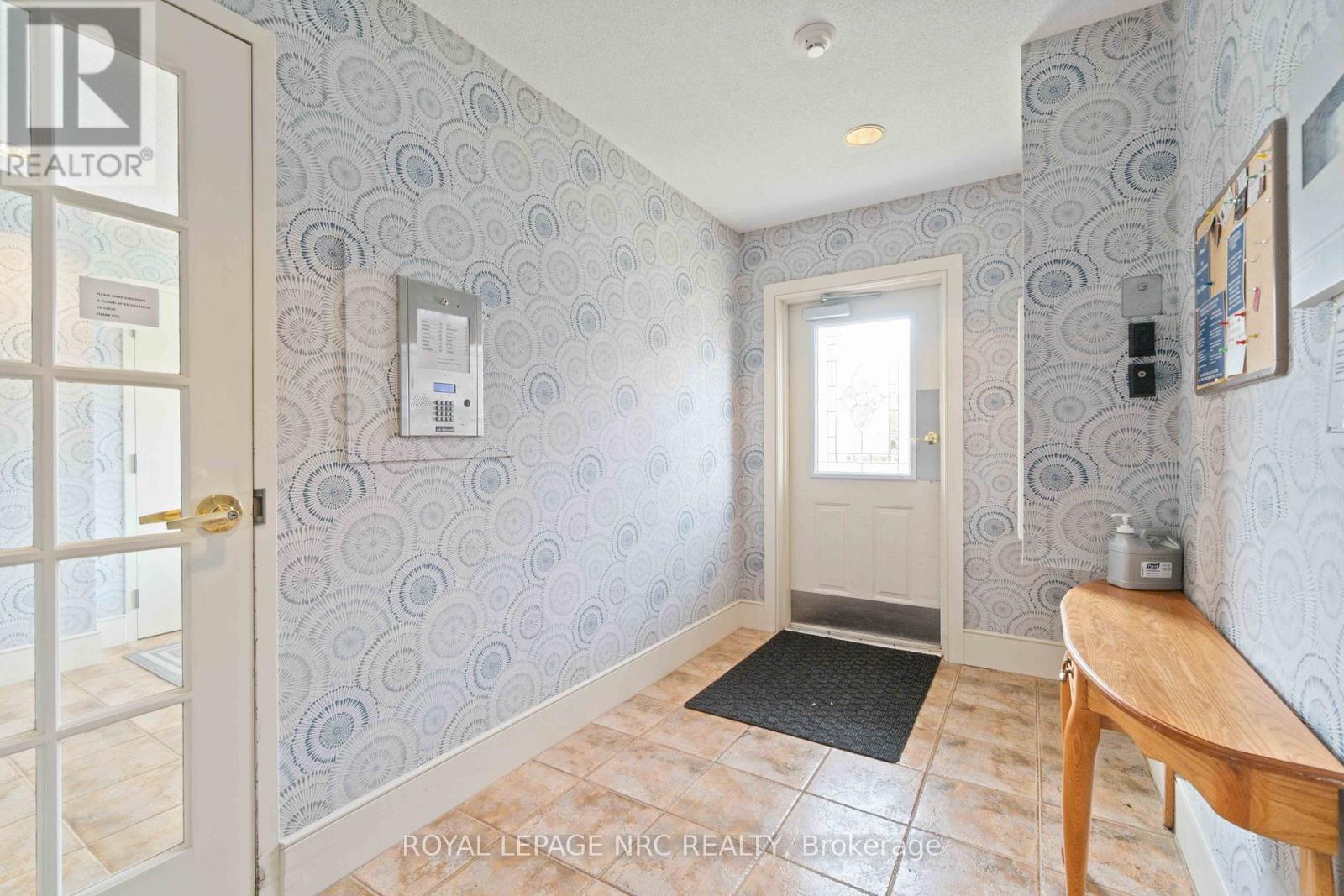 104 - 4090 John Charles Boulevard, Lincoln, Ontario  L0R 2C0 - Photo 3 - X12670192