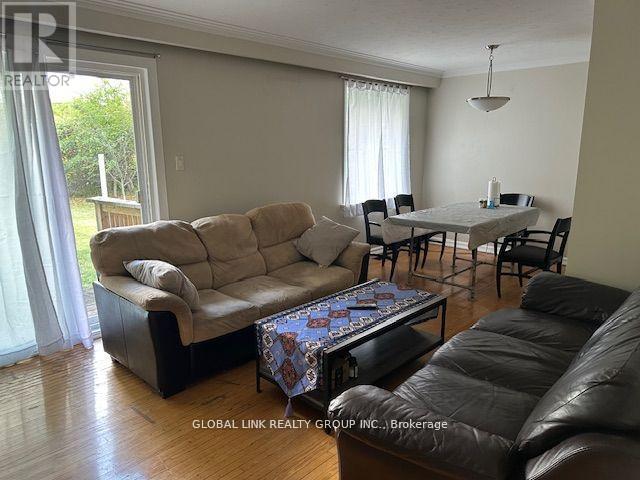 29 Tormore Drive, Richmond Hill, Ontario  L4C 3N3 - Photo 3 - N12670180