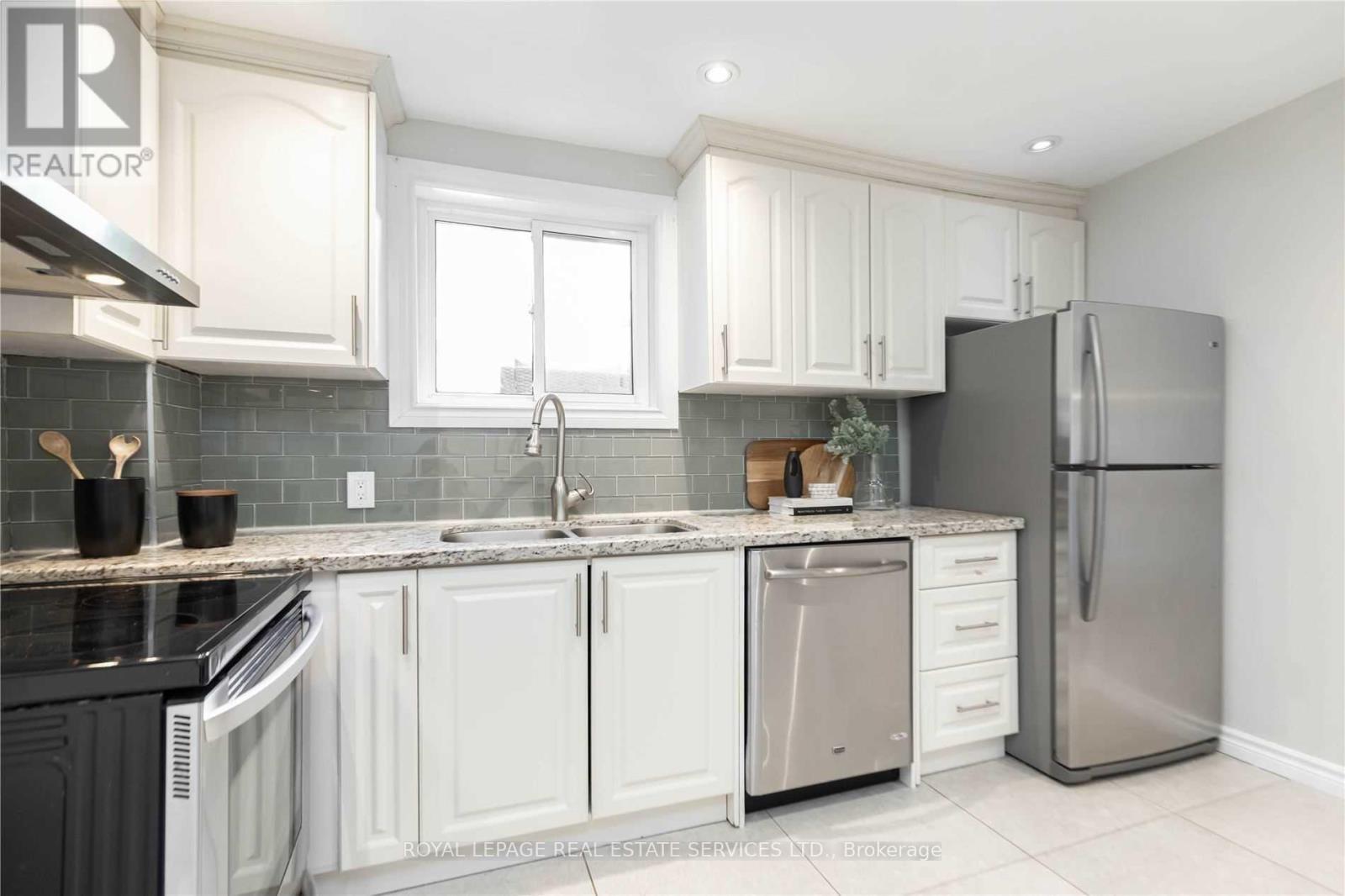 Main - 21 Haverson Boulevard, Toronto, Ontario  M6M 3J5 - Photo 5 - W12670158