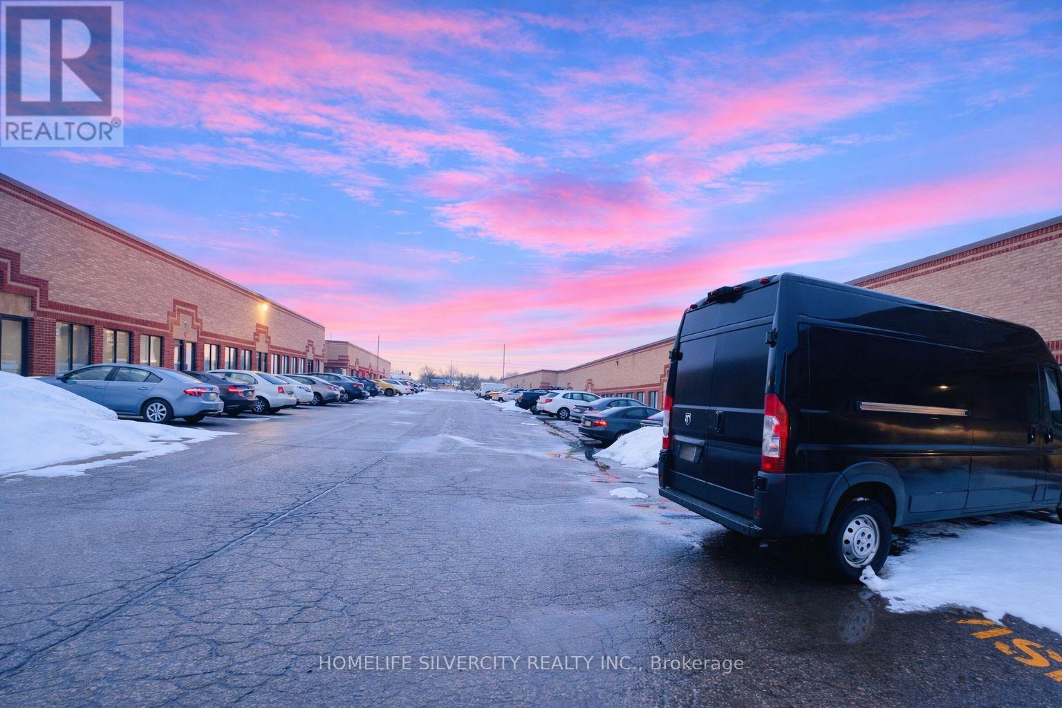 31 - 2053 Williams Parkway, Brampton, Ontario  L6S 5T4 - Photo 9 - W12670170