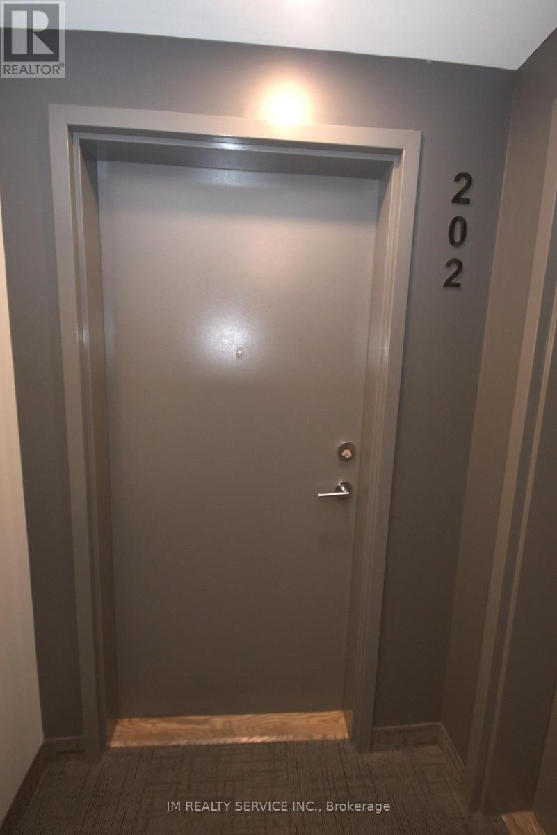 202 - 110 Fergus Avenue, Kitchener, Ontario N2A 0K9 - Photo 4 - X12670162