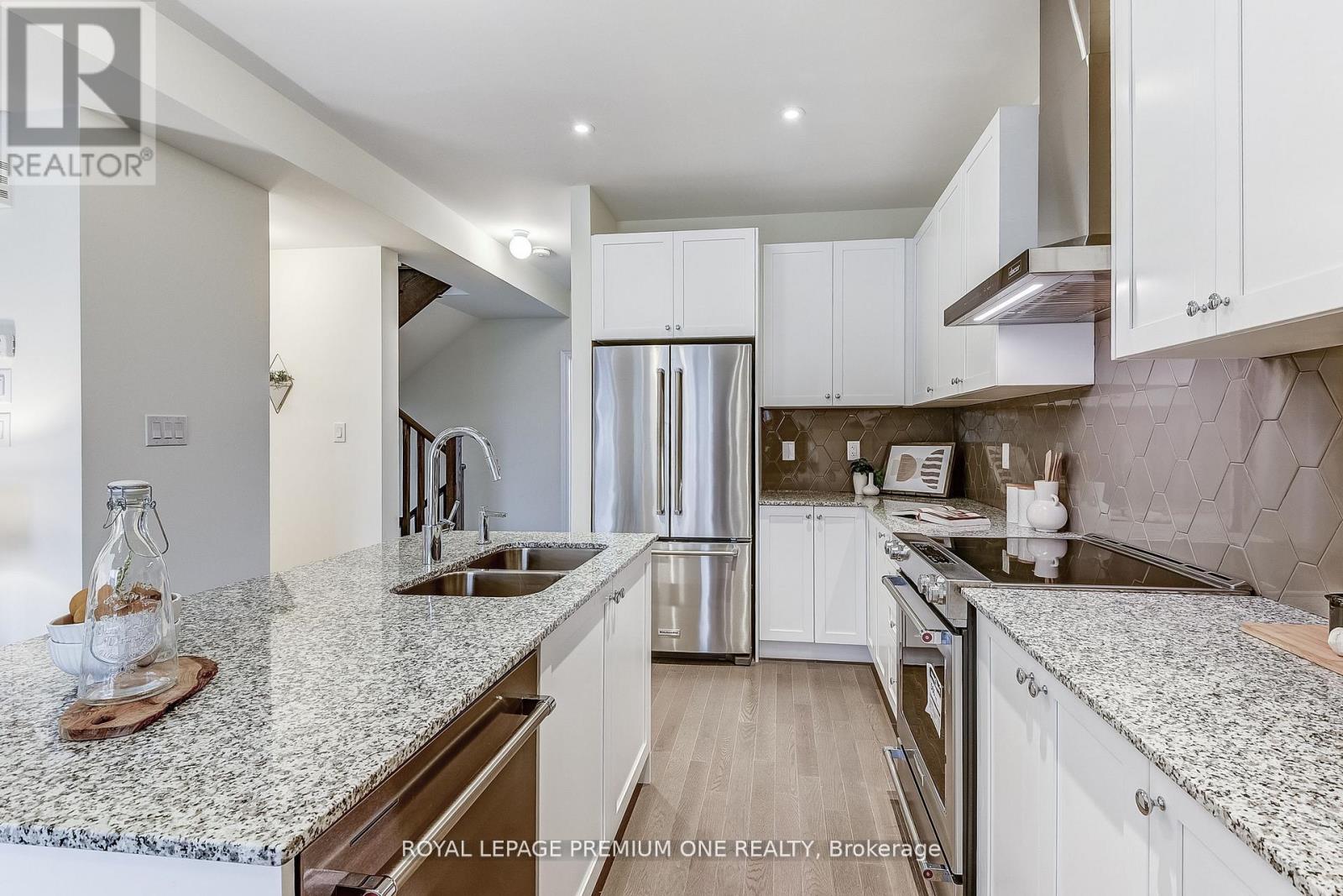 117 Tennant Circle, Vaughan, Ontario  L4H 5L5 - Photo 10 - N12669126